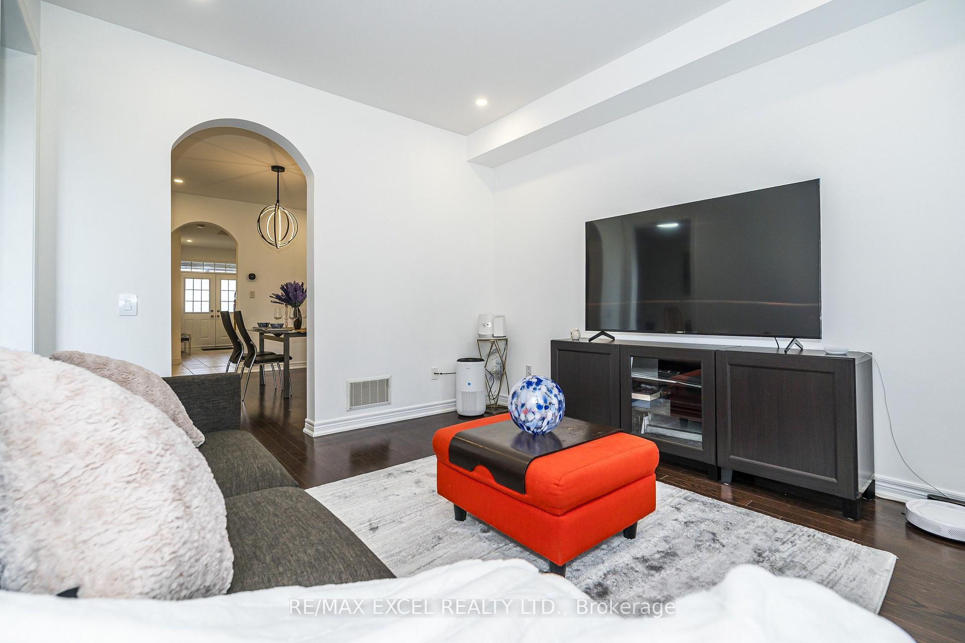 Photo 4 of 129 Lewis Honey Drive, Aurora, Bayview Northeast — HOMEH