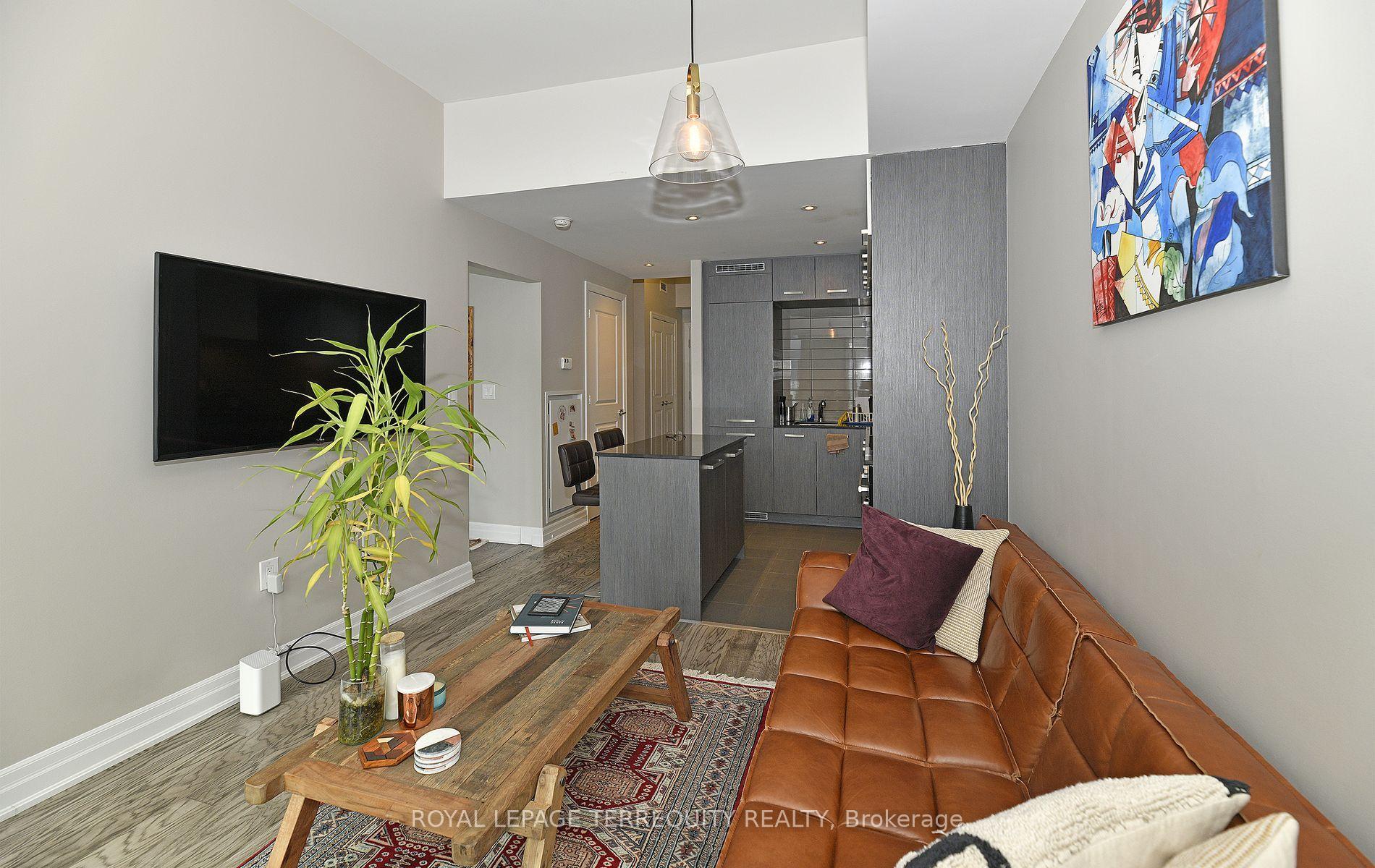 Photo 4 of Unit 1004, 8 The Esplanade, Toronto, Waterfront Communities — HOMEH
