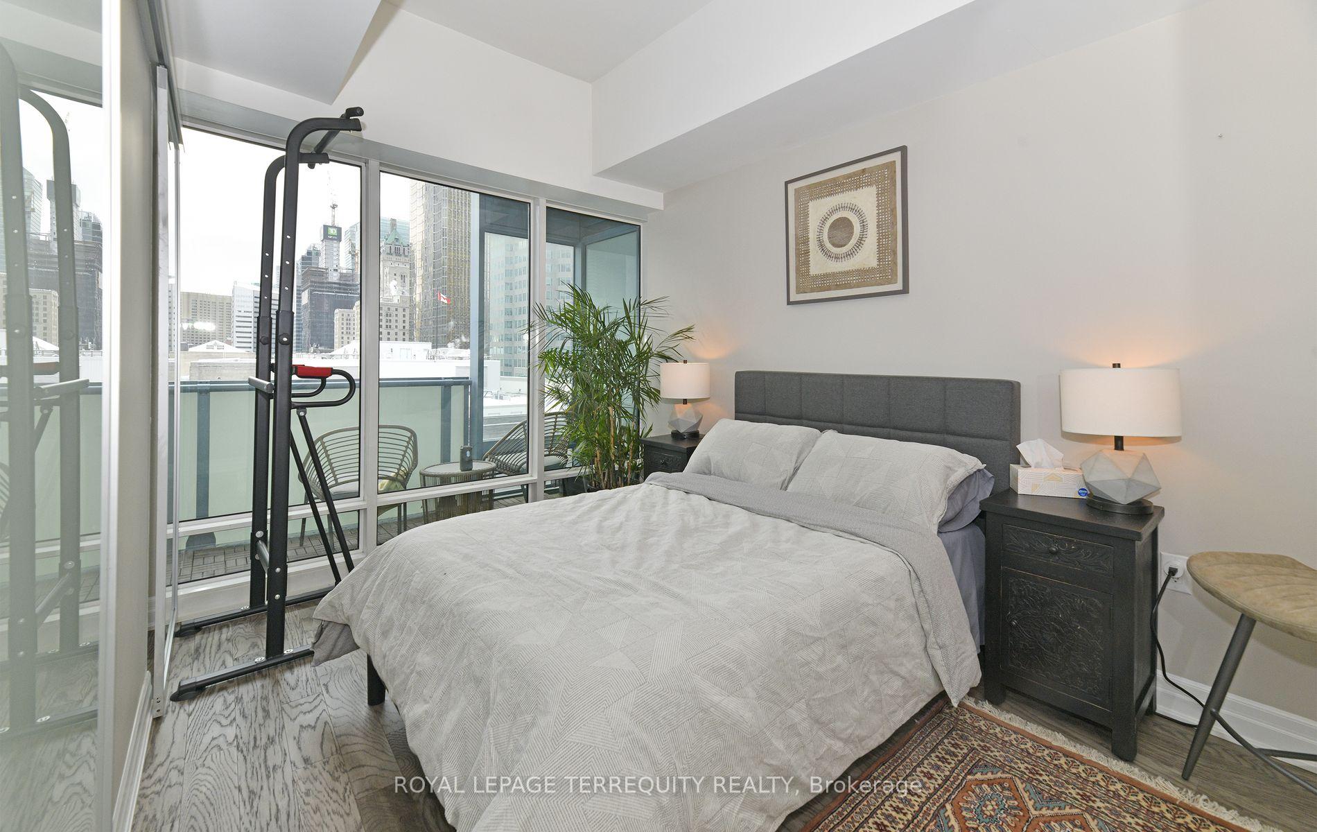 Photo 9 of Unit 1004, 8 The Esplanade, Toronto, Waterfront Communities — HOMEH