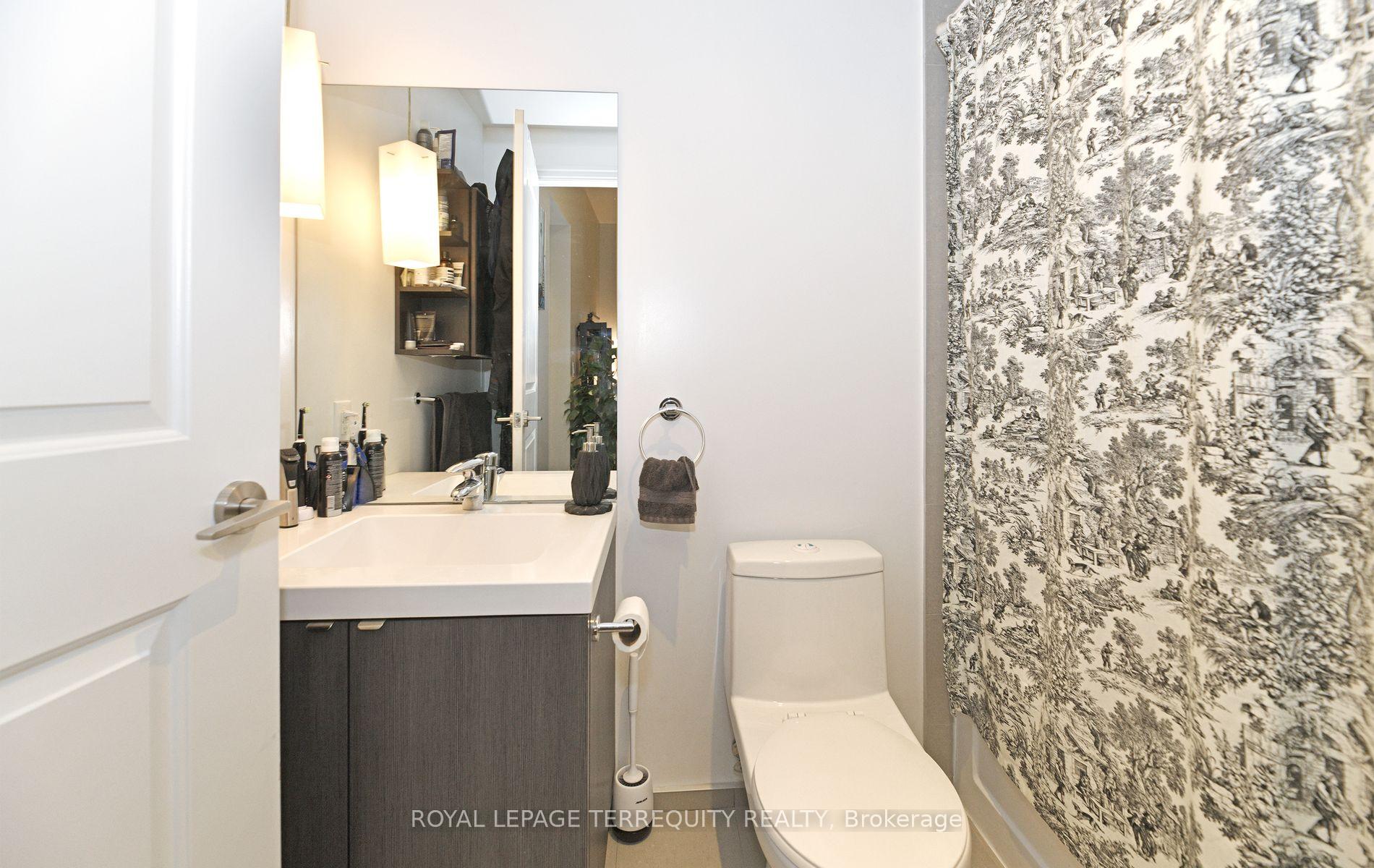 Photo 10 of Unit 1004, 8 The Esplanade, Toronto, Waterfront Communities — HOMEH