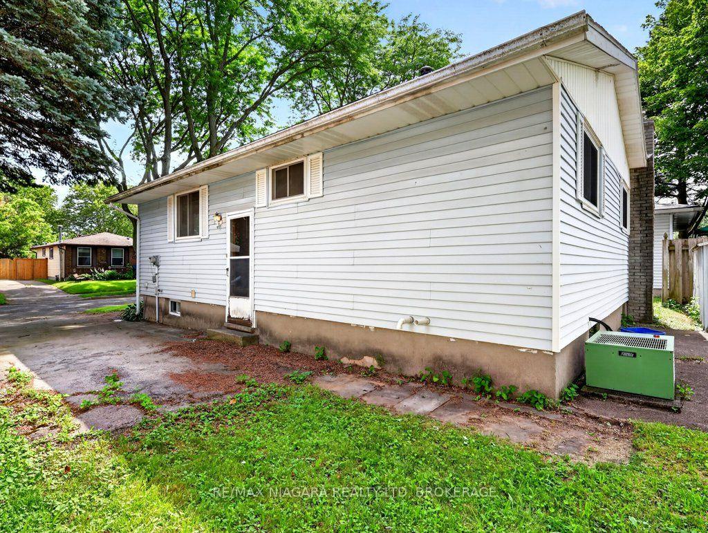 Photo 7 of 6127 Strohan Street, Niagara Falls, Church's Lane — HOMEH