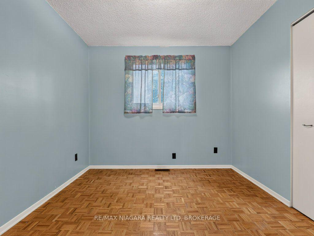 Photo 8 of 6127 Strohan Street, Niagara Falls, Church's Lane — HOMEH
