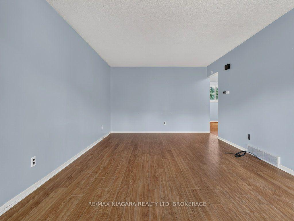 Photo 13 of 6127 Strohan Street, Niagara Falls, Church's Lane — HOMEH