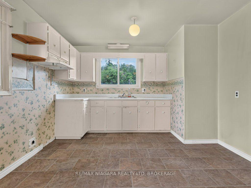 Photo 16 of 6127 Strohan Street, Niagara Falls, Church's Lane — HOMEH