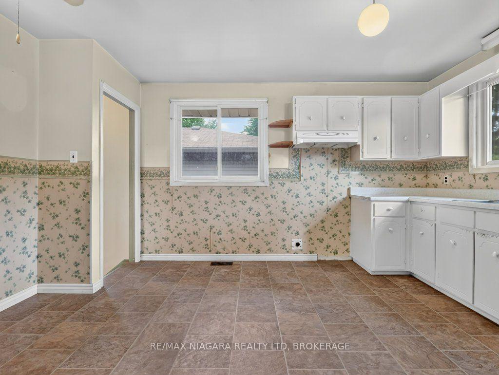 Photo 17 of 6127 Strohan Street, Niagara Falls, Church's Lane — HOMEH