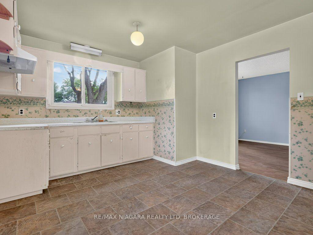 Photo 18 of 6127 Strohan Street, Niagara Falls, Church's Lane — HOMEH