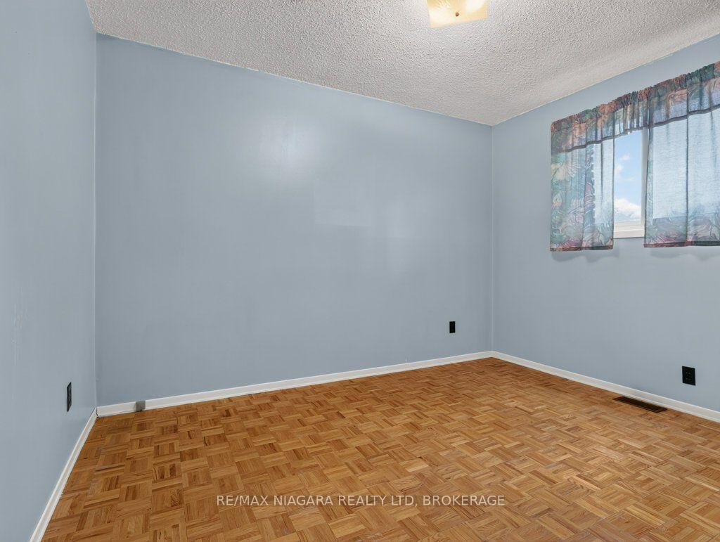 Photo 26 of 6127 Strohan Street, Niagara Falls, Church's Lane — HOMEH