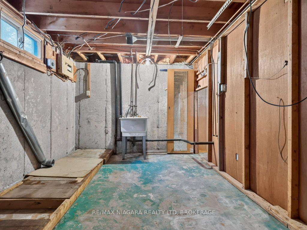 Photo 36 of 6127 Strohan Street, Niagara Falls, Church's Lane — HOMEH