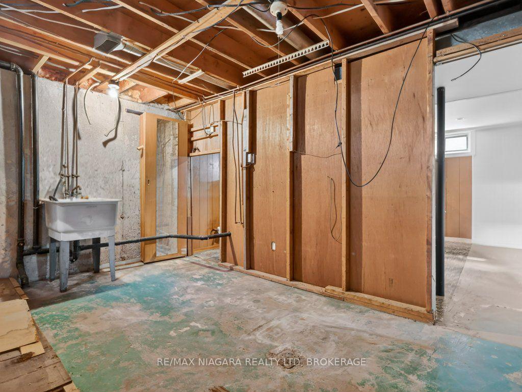 Photo 37 of 6127 Strohan Street, Niagara Falls, Church's Lane — HOMEH