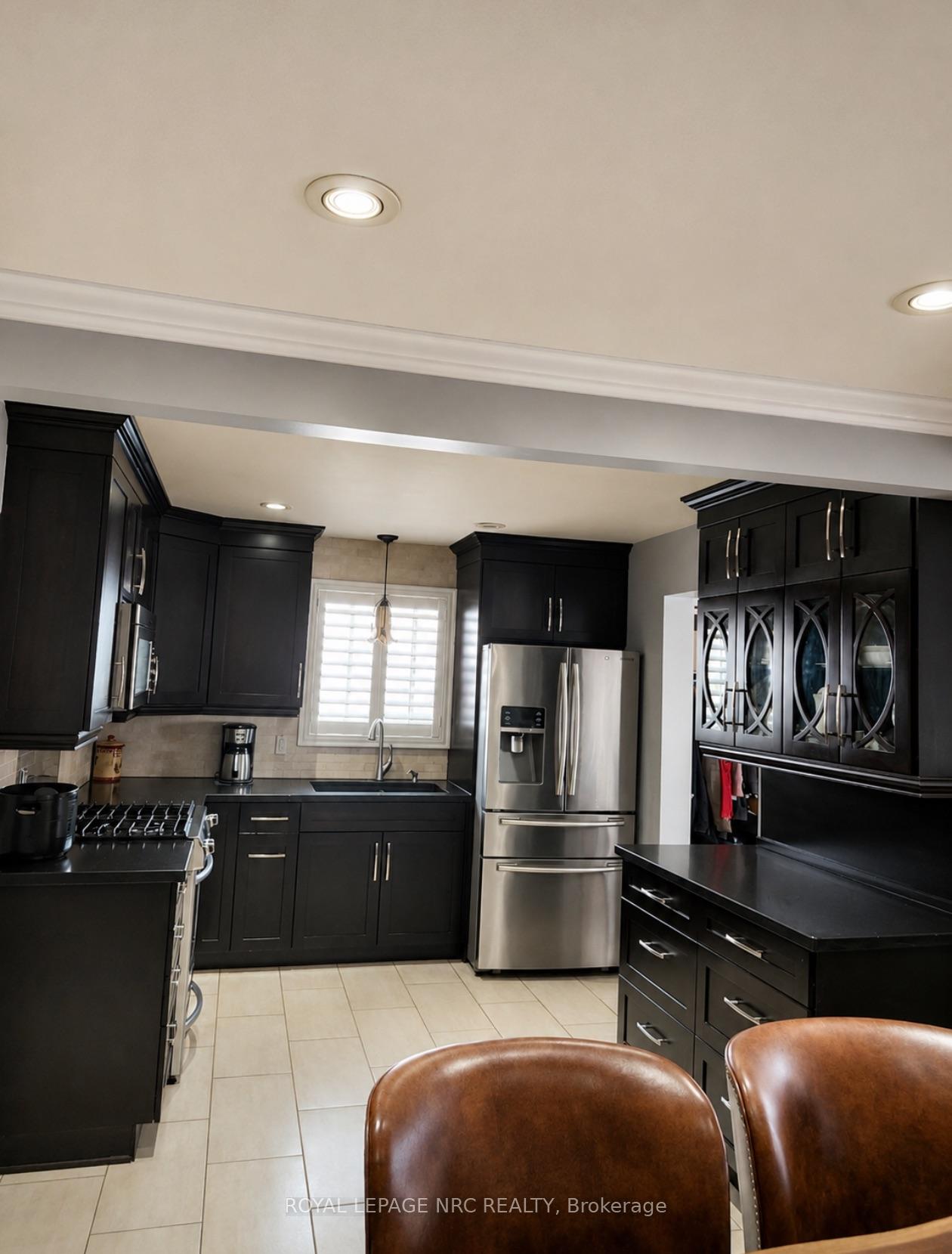 Photo 5 of 7689 Trackview Street, Niagara Falls, Ascot — HOMEH