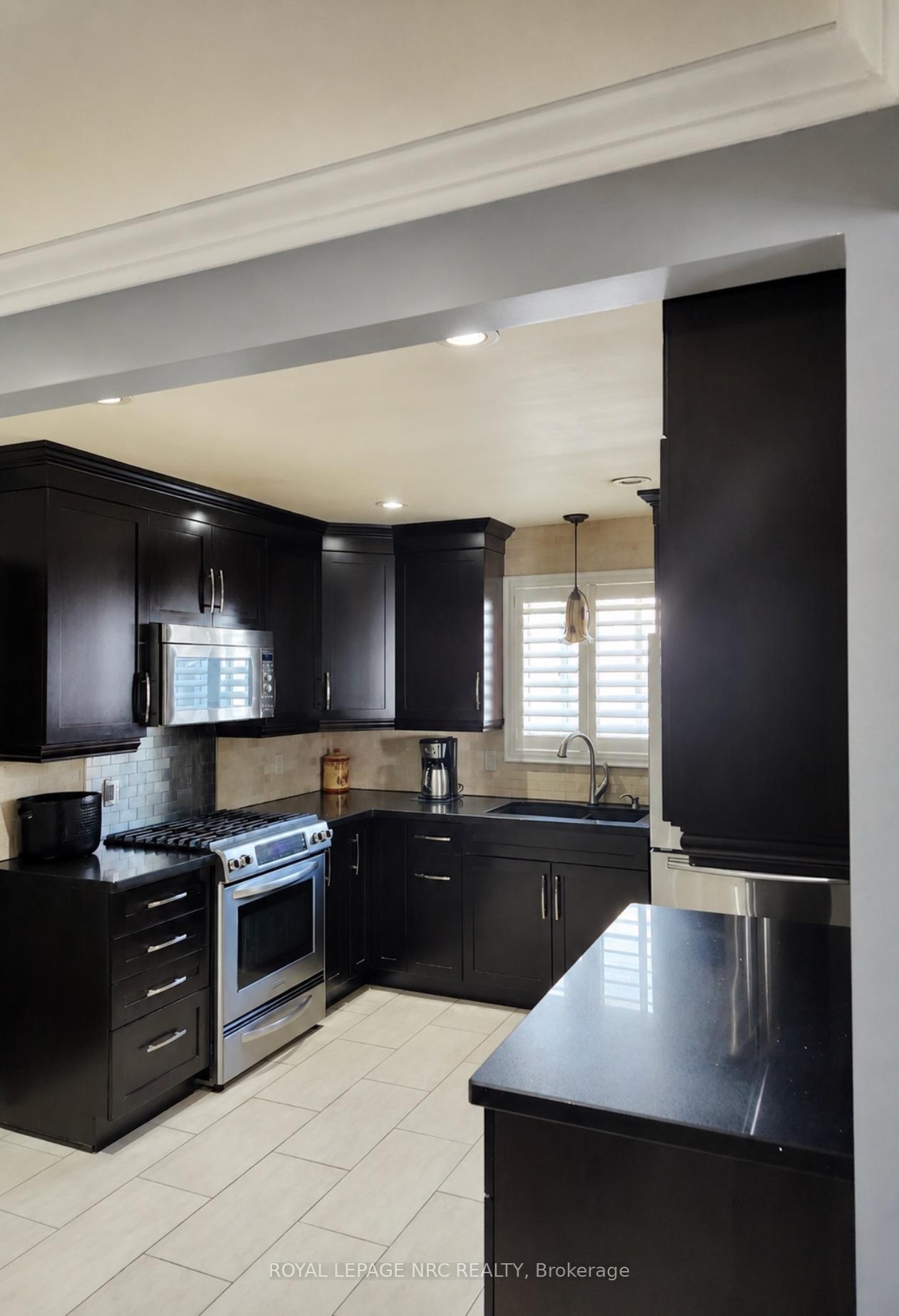 Photo 7 of 7689 Trackview Street, Niagara Falls, Ascot — HOMEH