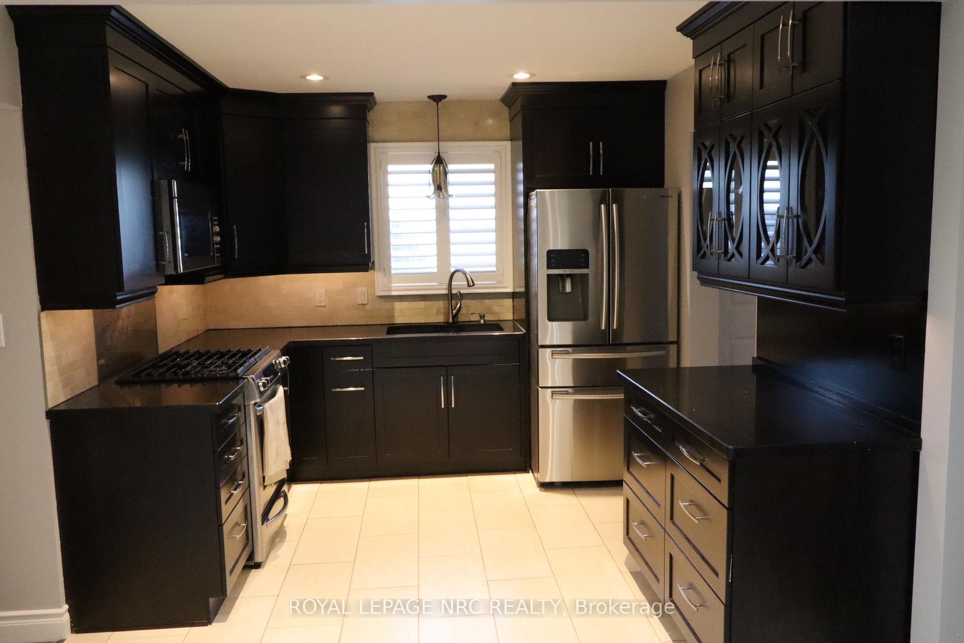 Photo 9 of 7689 Trackview Street, Niagara Falls, Ascot — HOMEH