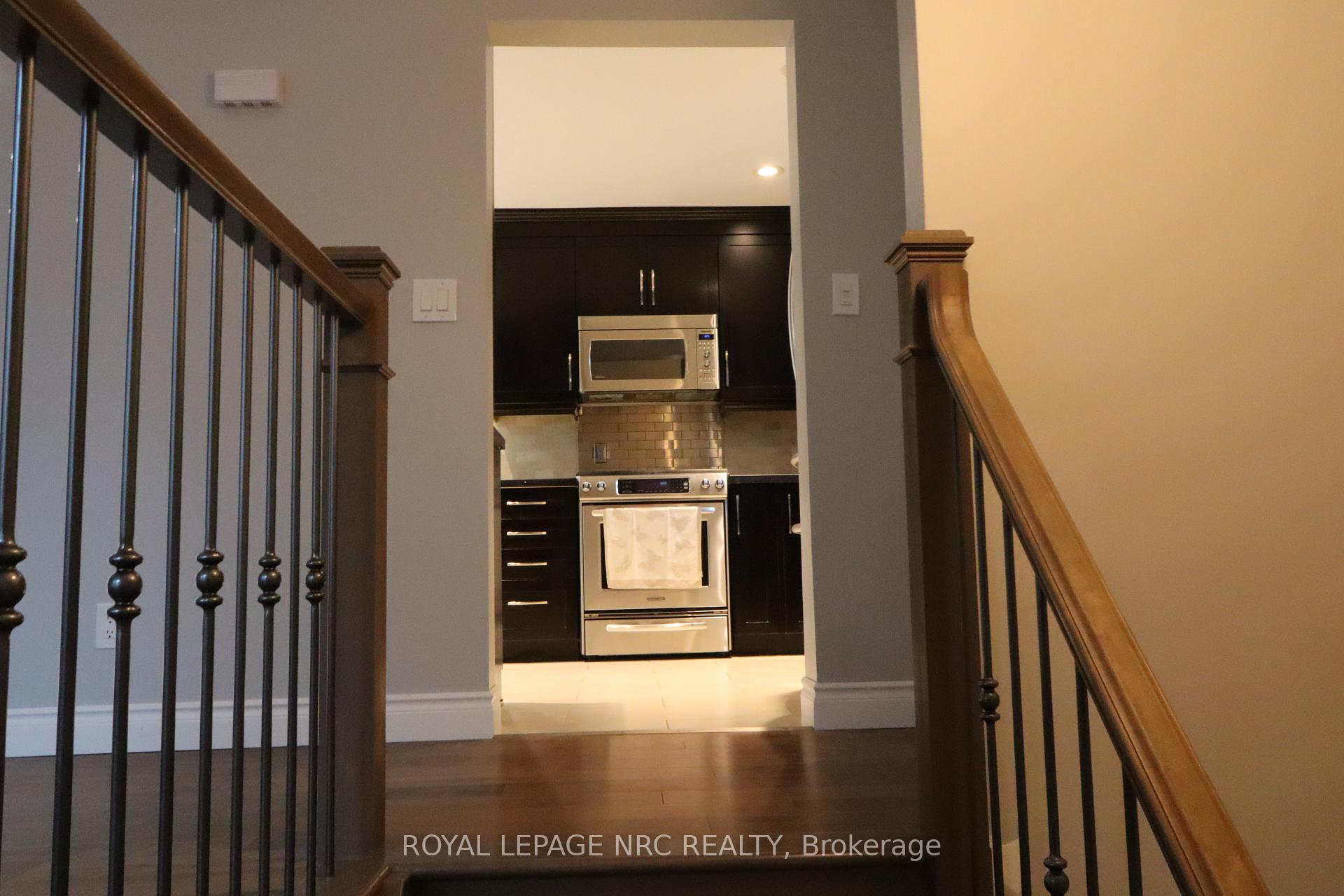 Photo 23 of 7689 Trackview Street, Niagara Falls, Ascot — HOMEH