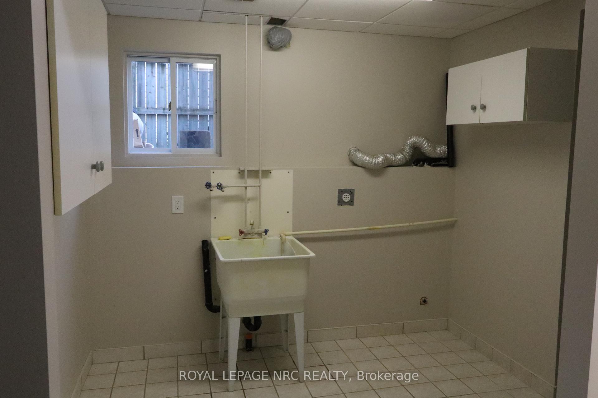 Photo 13 of 7689 Trackview Street, Niagara Falls, Ascot — HOMEH