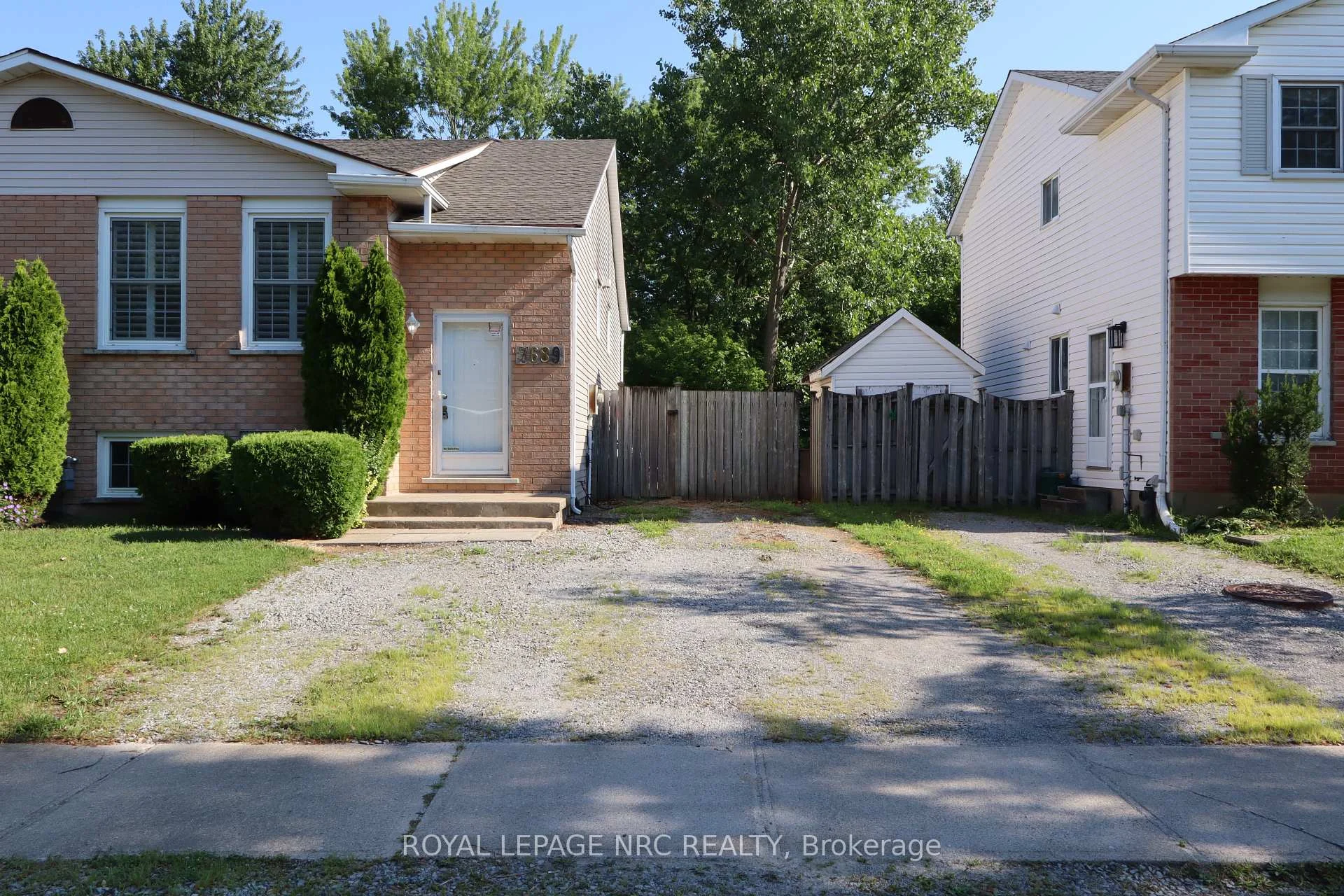 Photo 3 of 7689 Trackview Street, Niagara Falls, Ascot — HOMEH