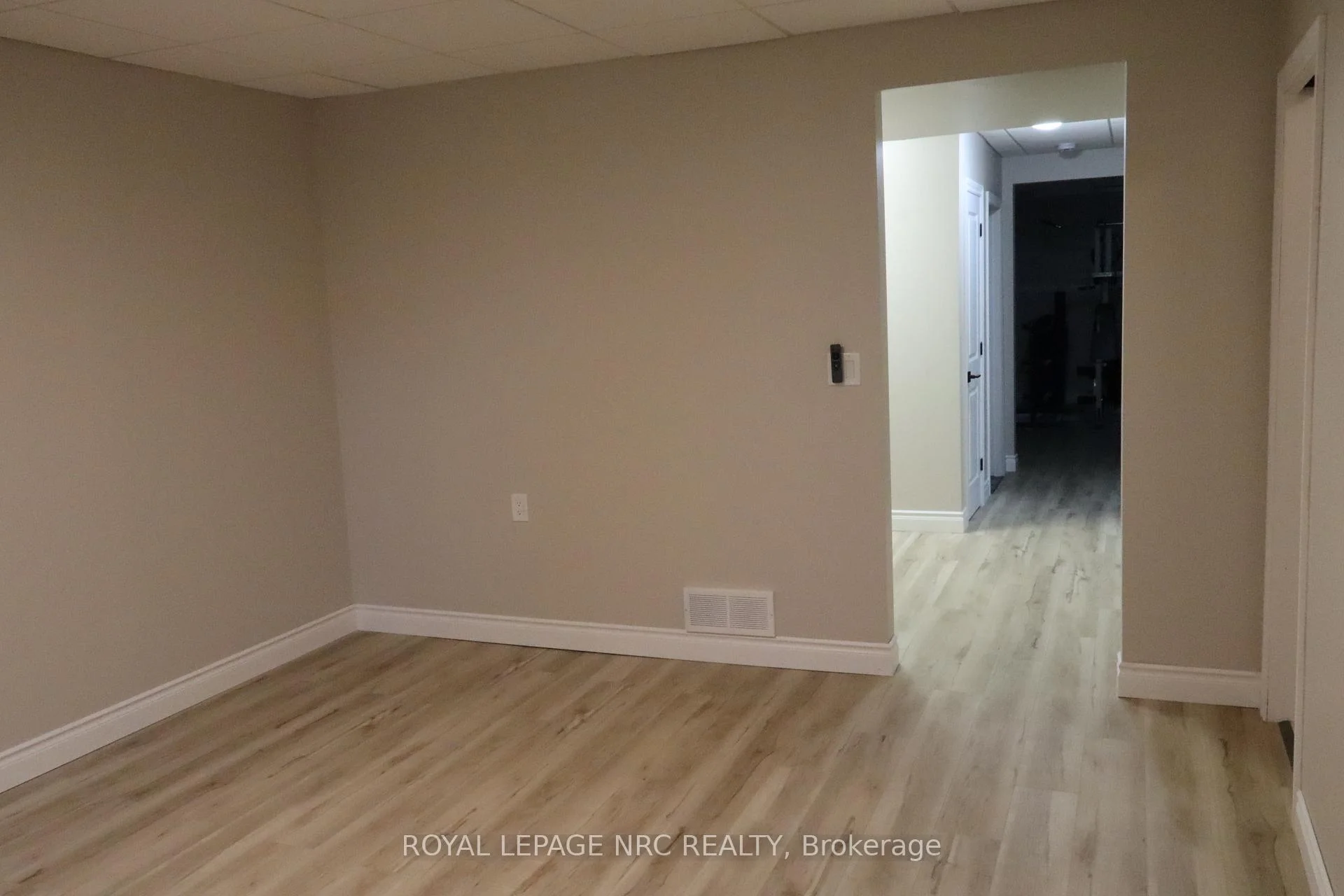Photo 30 of 7689 Trackview Street, Niagara Falls, Ascot — HOMEH