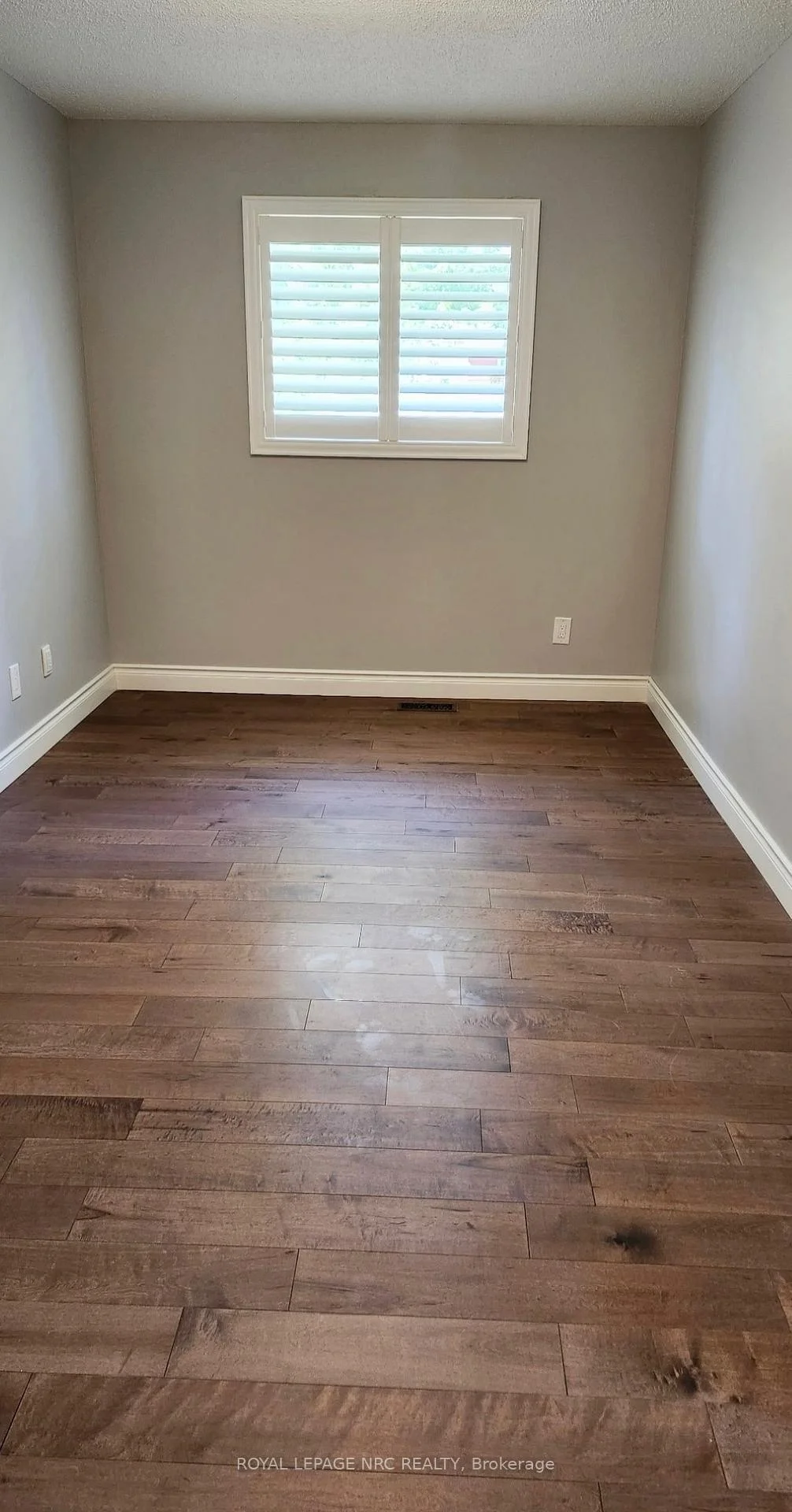 Photo 48 of 7689 Trackview Street, Niagara Falls, Ascot — HOMEH