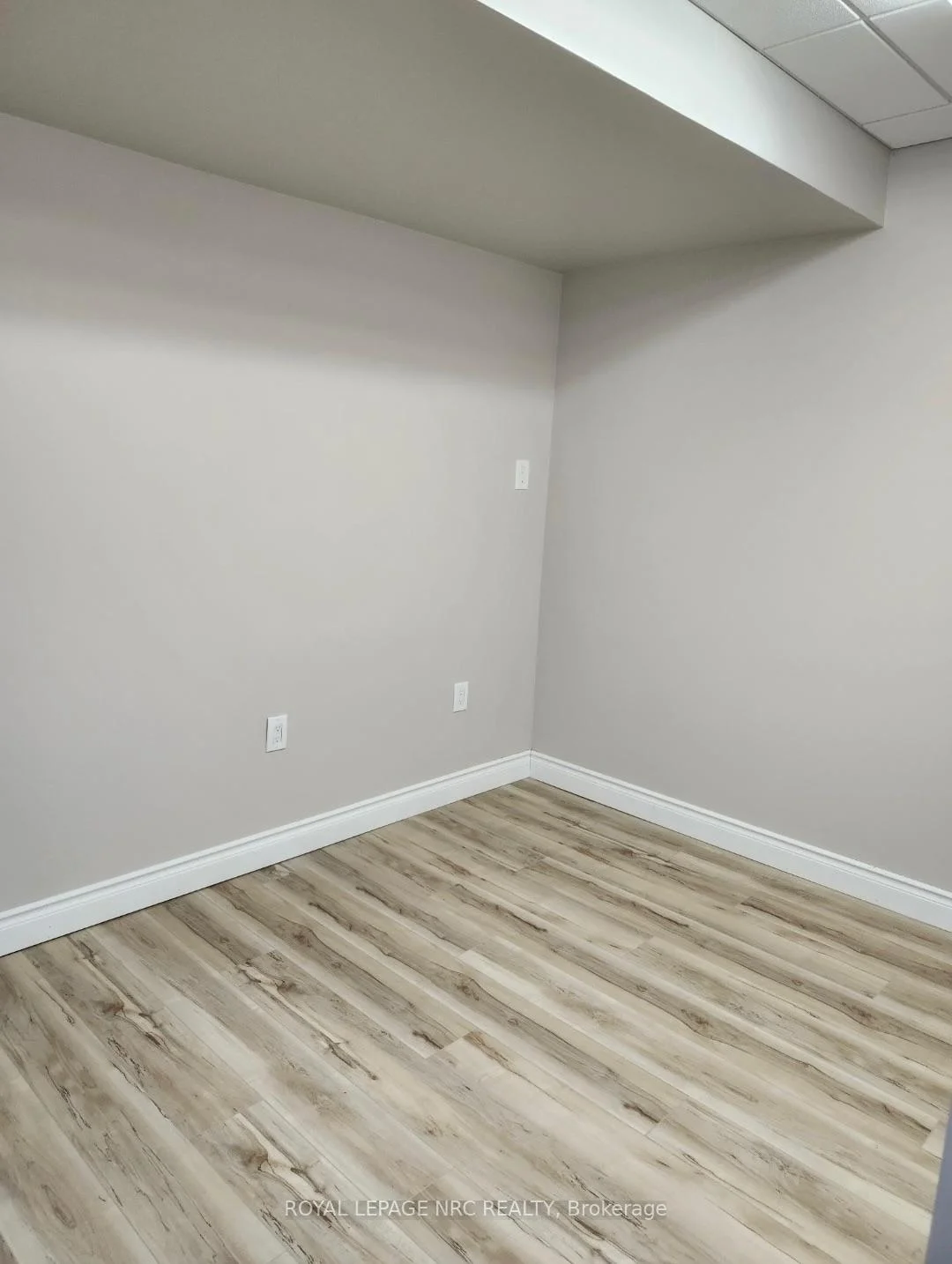 Photo 74 of 7689 Trackview Street, Niagara Falls, Ascot — HOMEH