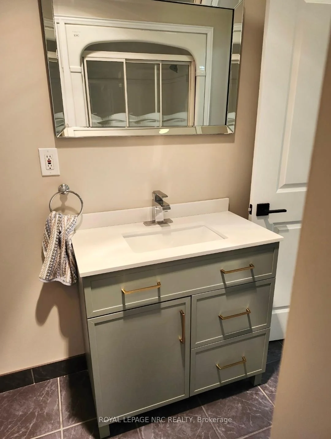 Photo 80 of 7689 Trackview Street, Niagara Falls, Ascot — HOMEH