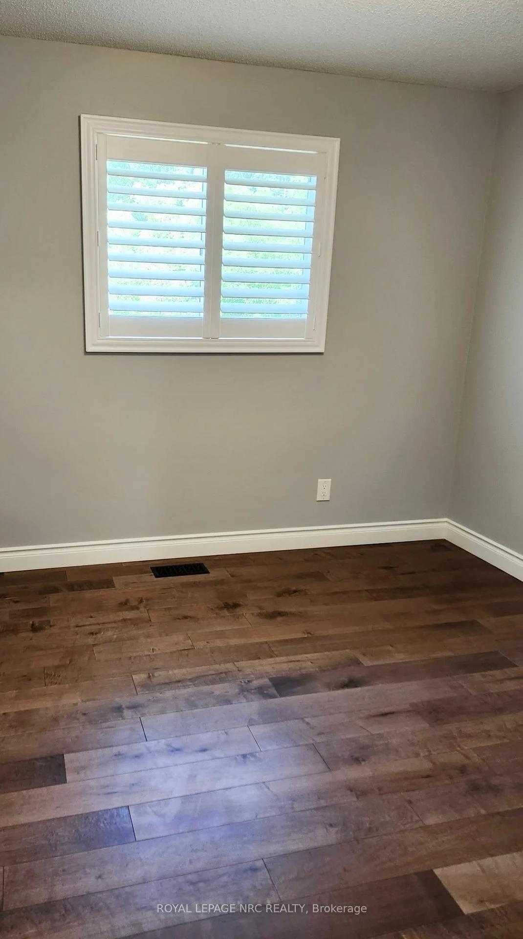 Photo 84 of 7689 Trackview Street, Niagara Falls, Ascot — HOMEH