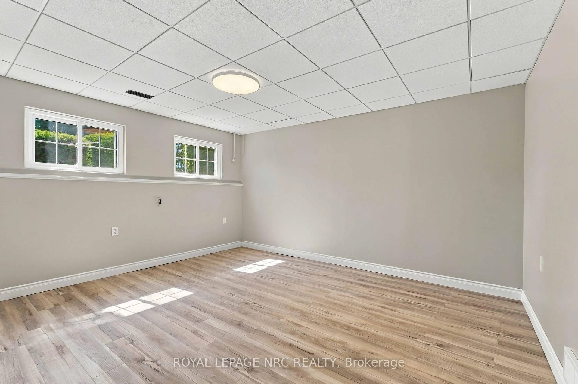 Photo 73 of 7689 Trackview Street, Niagara Falls, Ascot — HOMEH