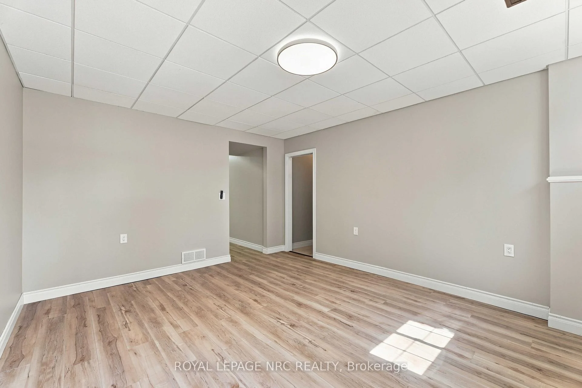 Photo 75 of 7689 Trackview Street, Niagara Falls, Ascot — HOMEH