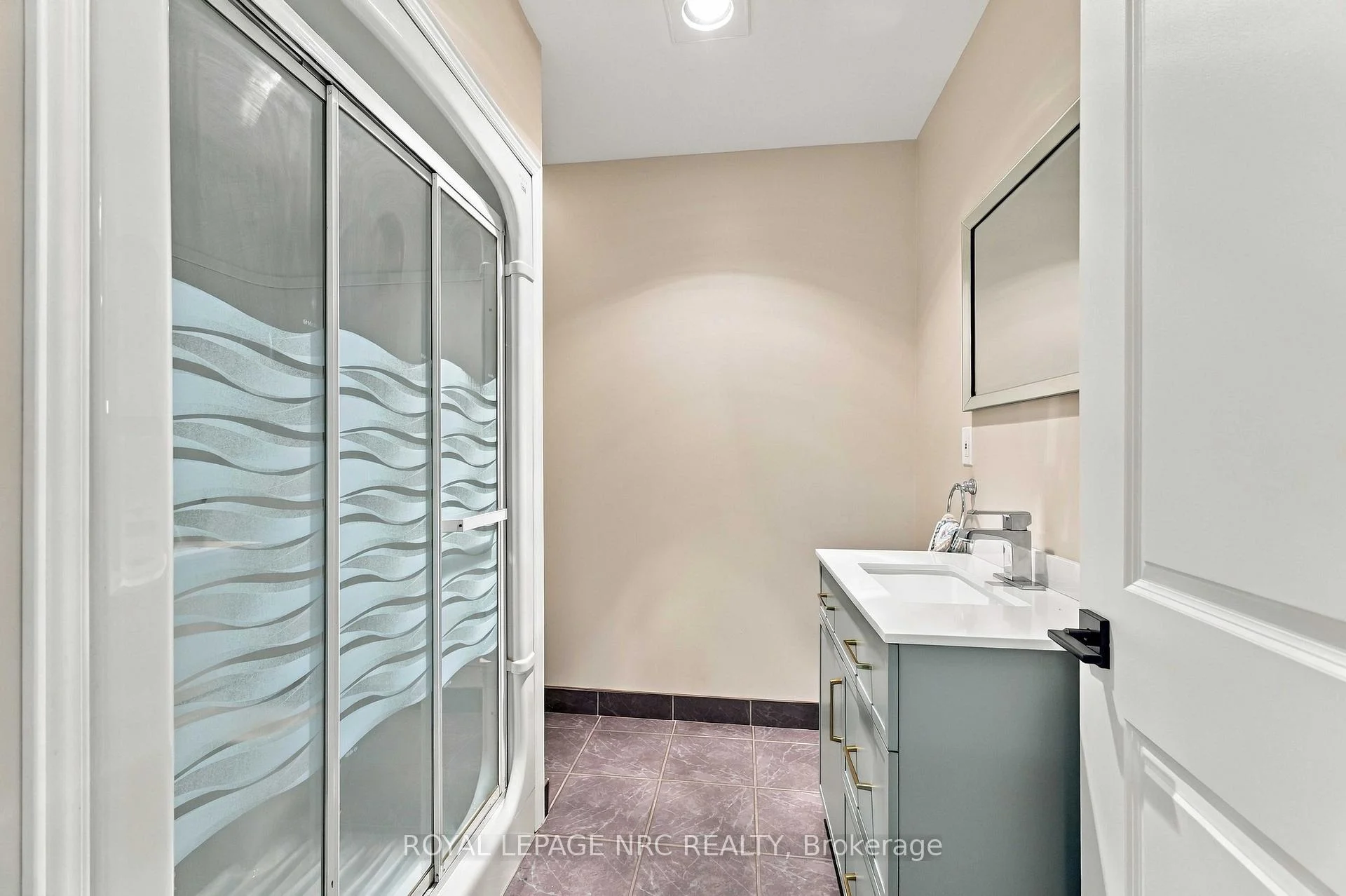 Photo 78 of 7689 Trackview Street, Niagara Falls, Ascot — HOMEH