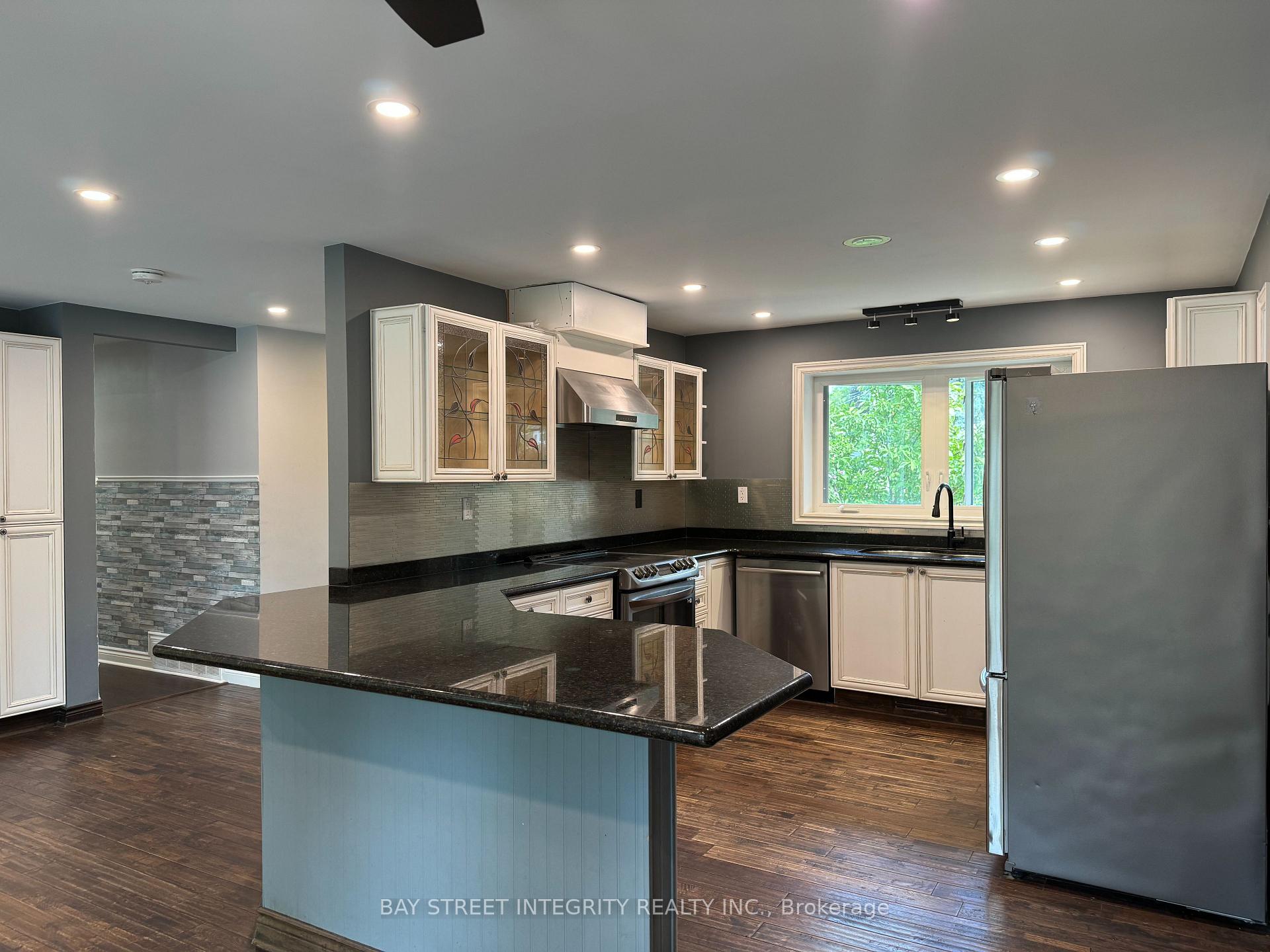 Photo 5 of 1339 Pinegrove Road, Oakville, West — HOMEH