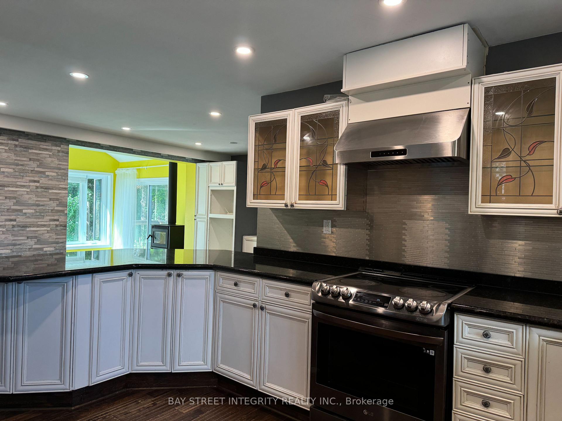 Photo 6 of 1339 Pinegrove Road, Oakville, West — HOMEH