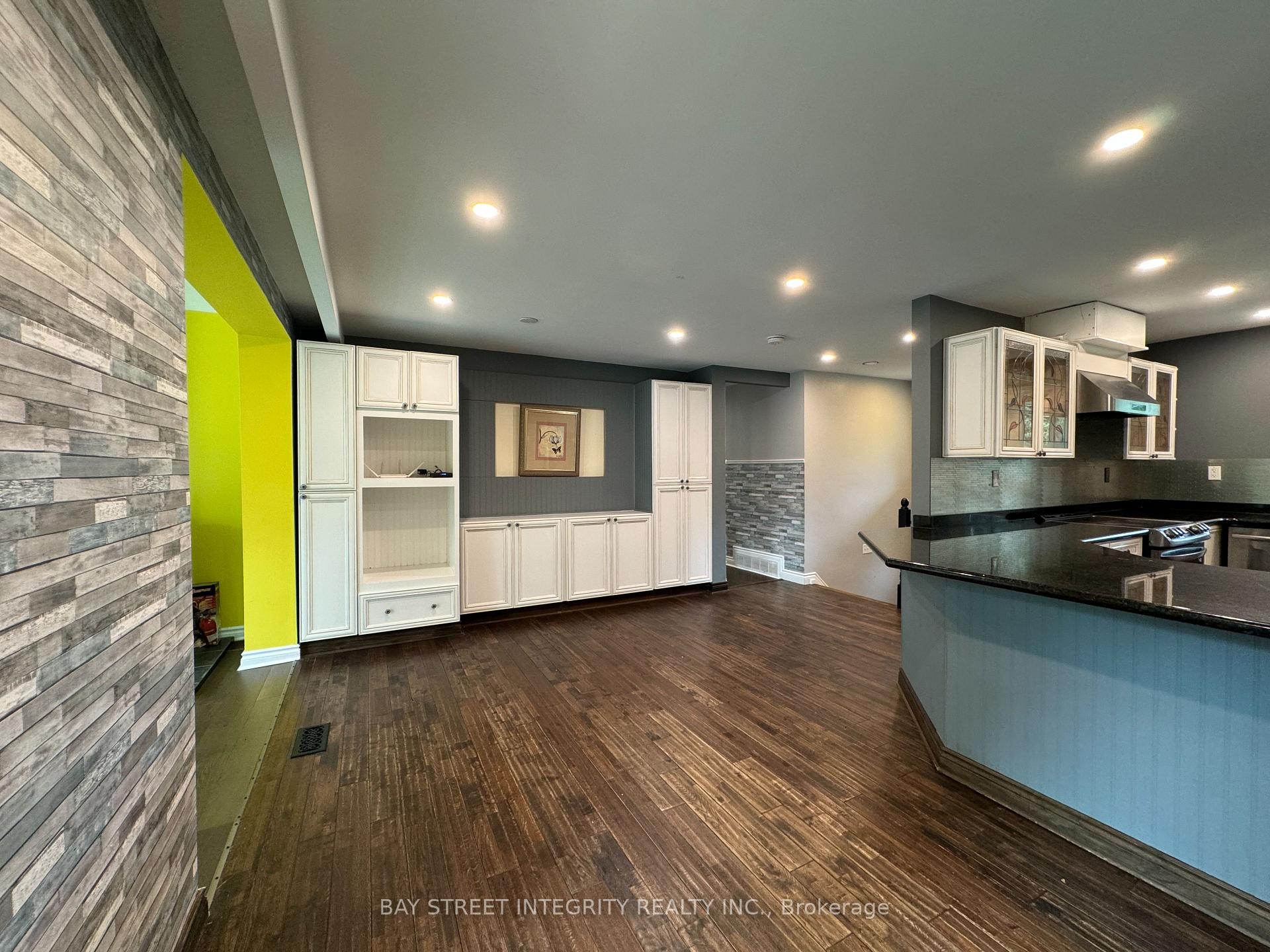 Photo 8 of 1339 Pinegrove Road, Oakville, West — HOMEH