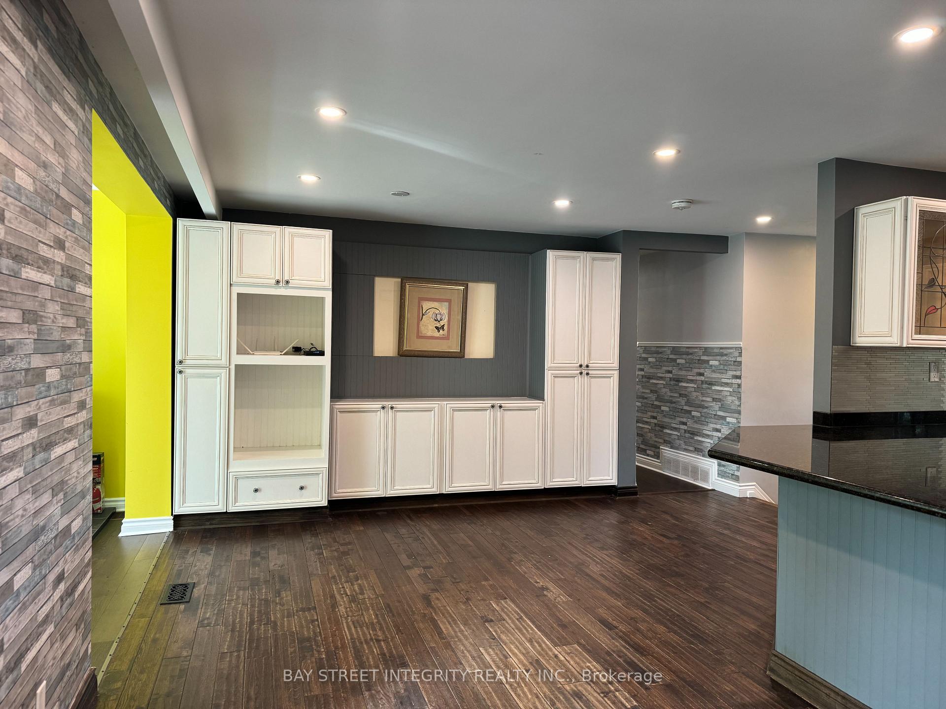 Photo 9 of 1339 Pinegrove Road, Oakville, West — HOMEH