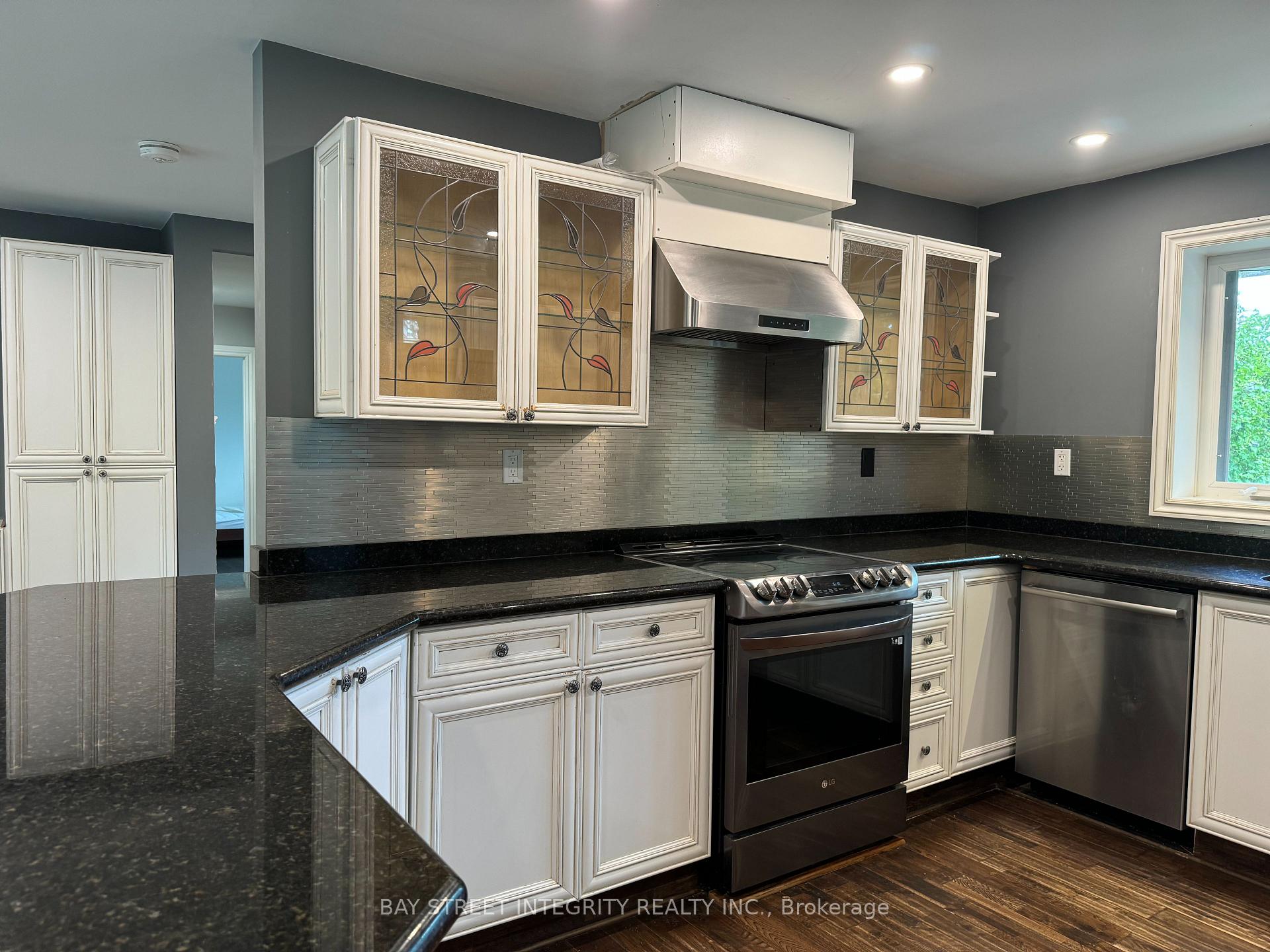 Photo 11 of 1339 Pinegrove Road, Oakville, West — HOMEH