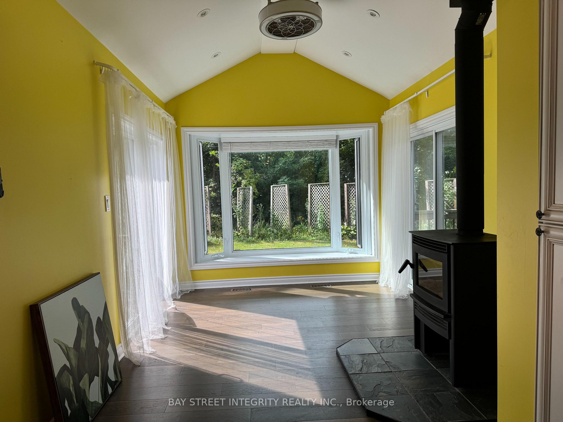 Photo 12 of 1339 Pinegrove Road, Oakville, West — HOMEH