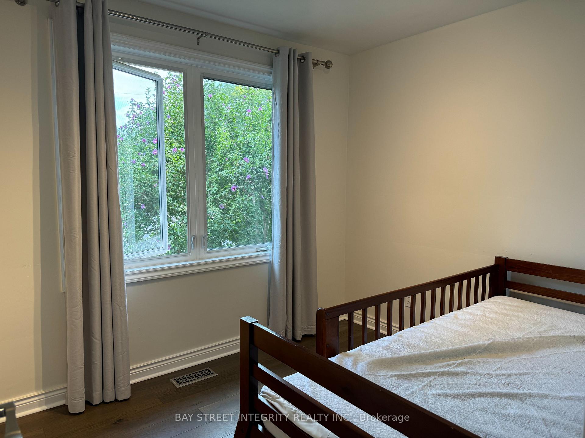 Photo 17 of 1339 Pinegrove Road, Oakville, West — HOMEH
