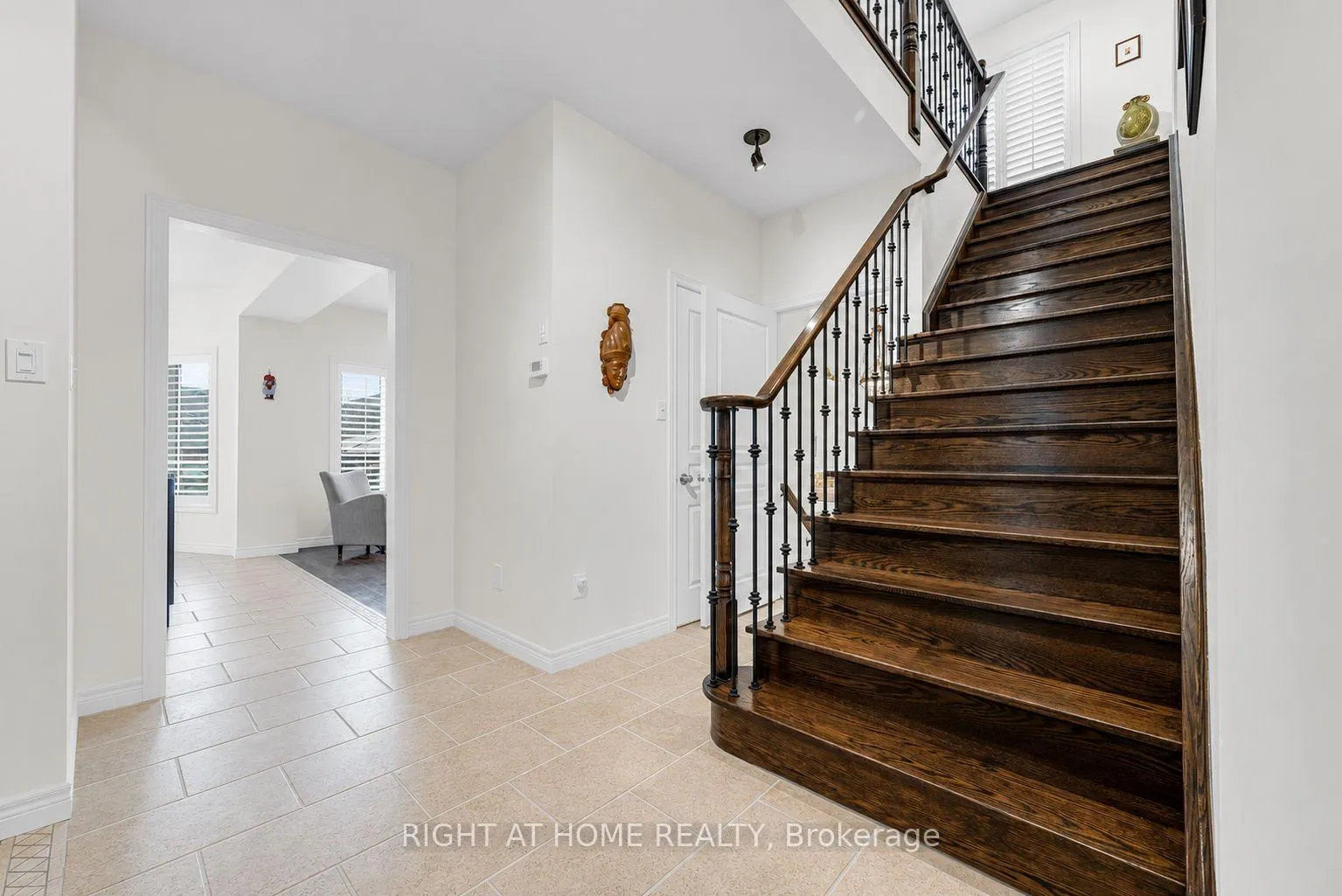 Photo 13 of 87 Newcombe Road N, Hamilton, Dundas — HOMEH