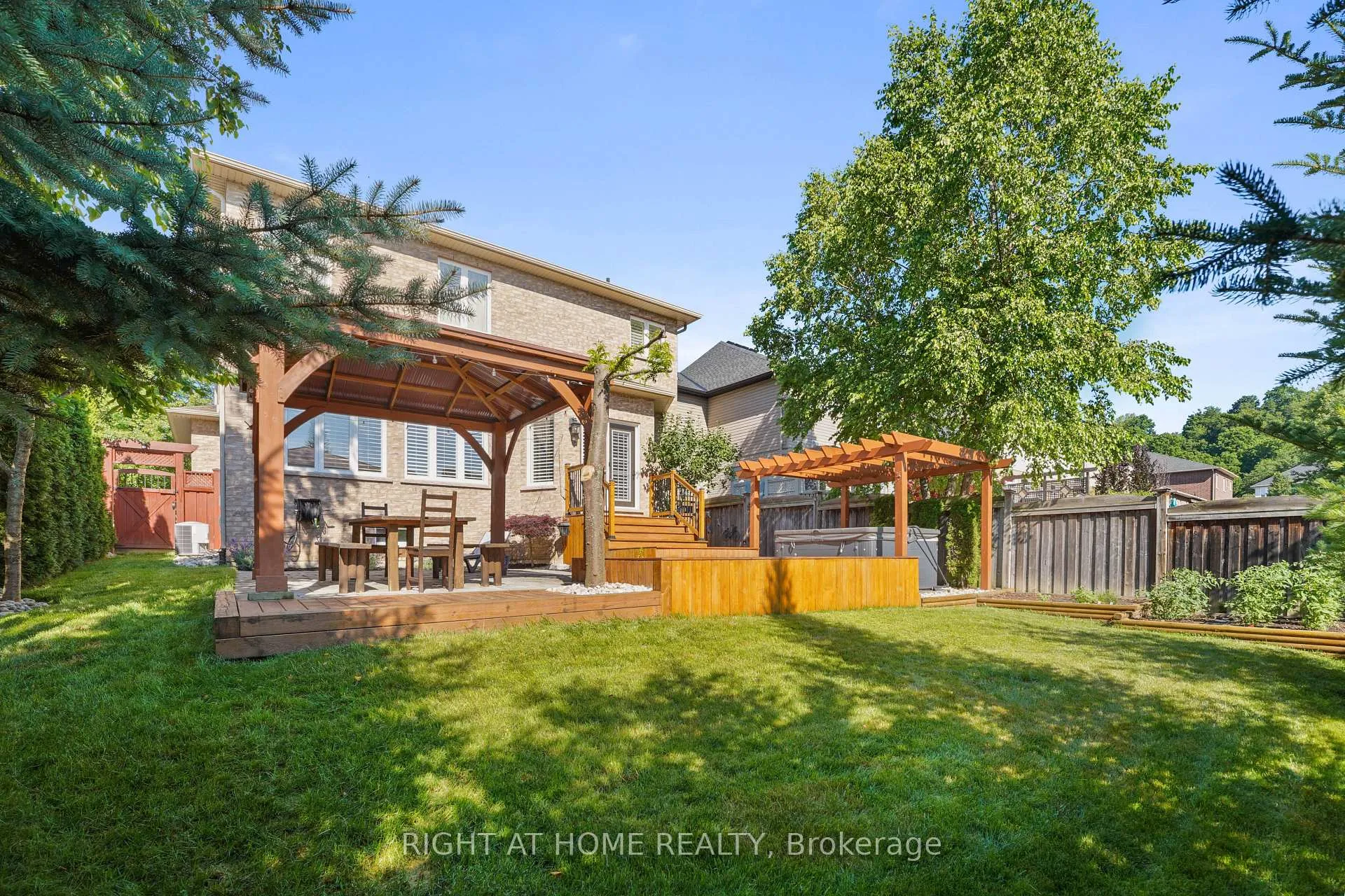 Photo 30 of 87 Newcombe Road N, Hamilton, Dundas — HOMEH