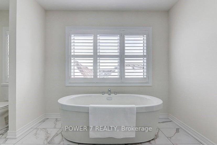 Photo 13 of 28 John Smith Street, East Gwillimbury, Holland Landing — HOMEH