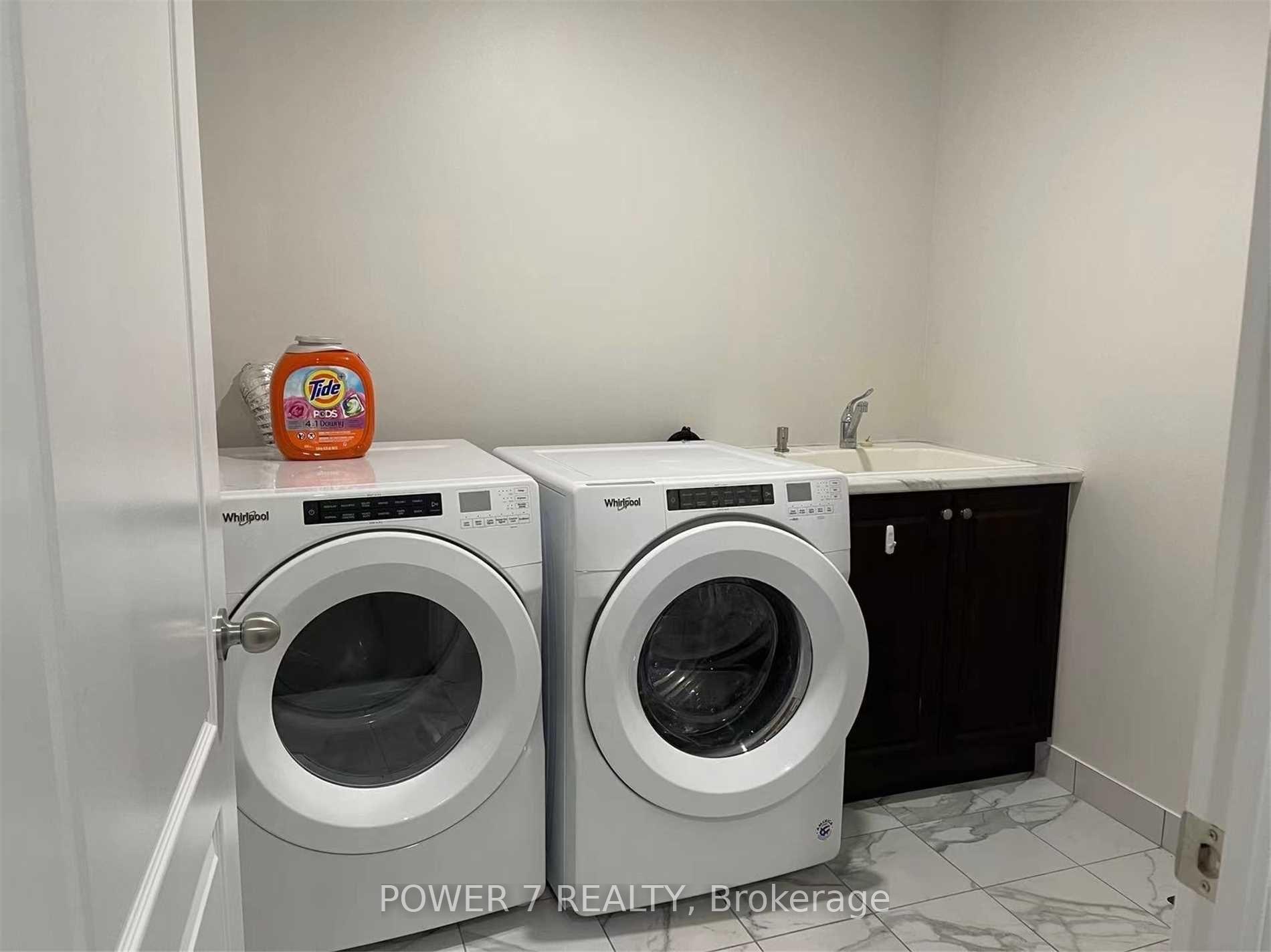 Photo 15 of 28 John Smith Street, East Gwillimbury, Holland Landing — HOMEH