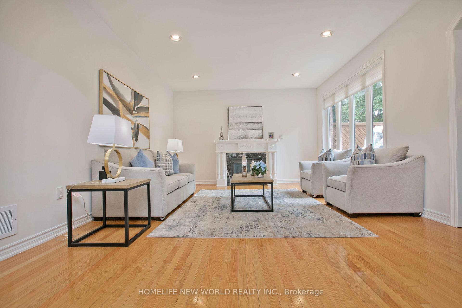 Photo 4 of 39 Green Meadows Circle, North York, Don Valley Village — HOMEH