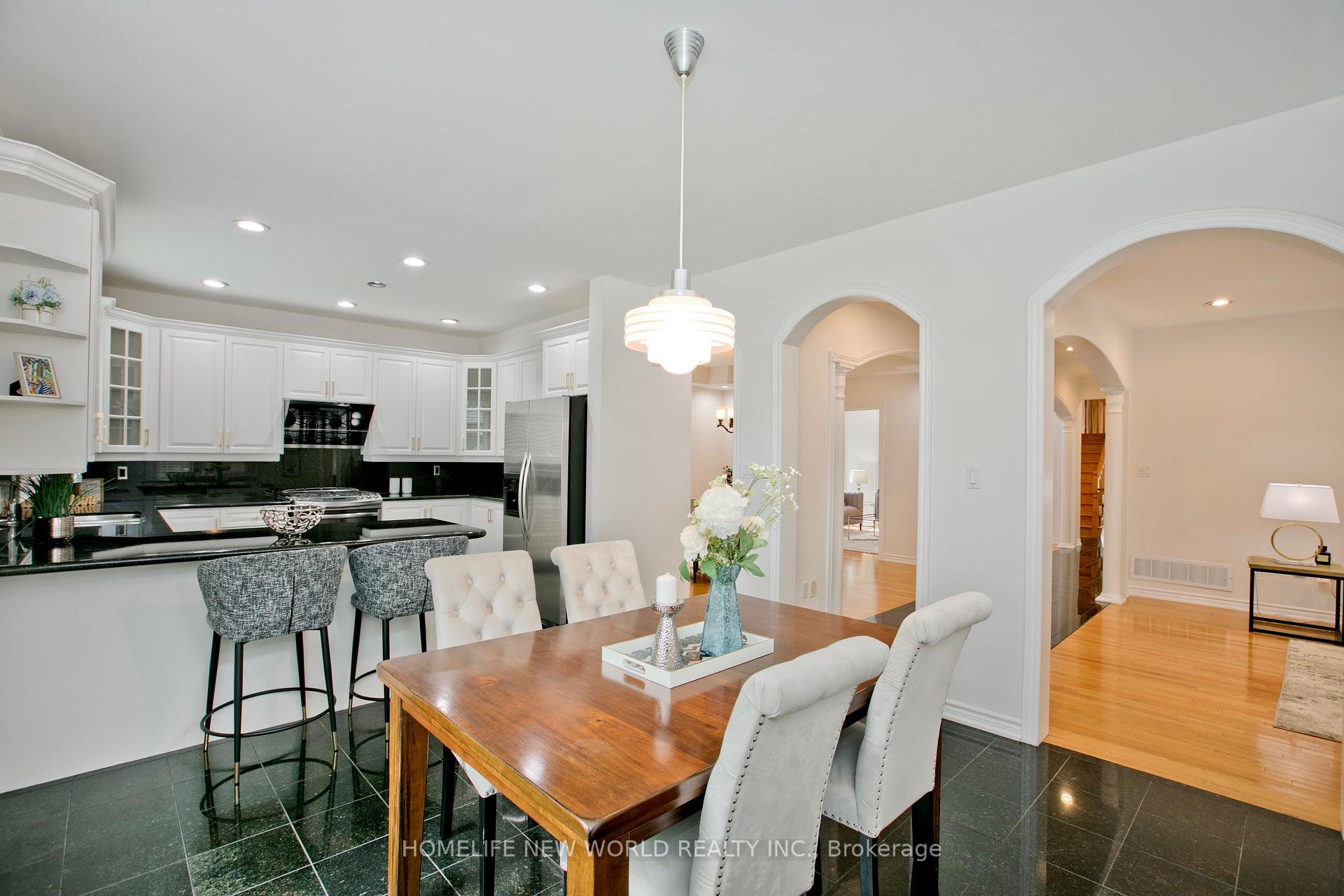 Photo 7 of 39 Green Meadows Circle, North York, Don Valley Village — HOMEH