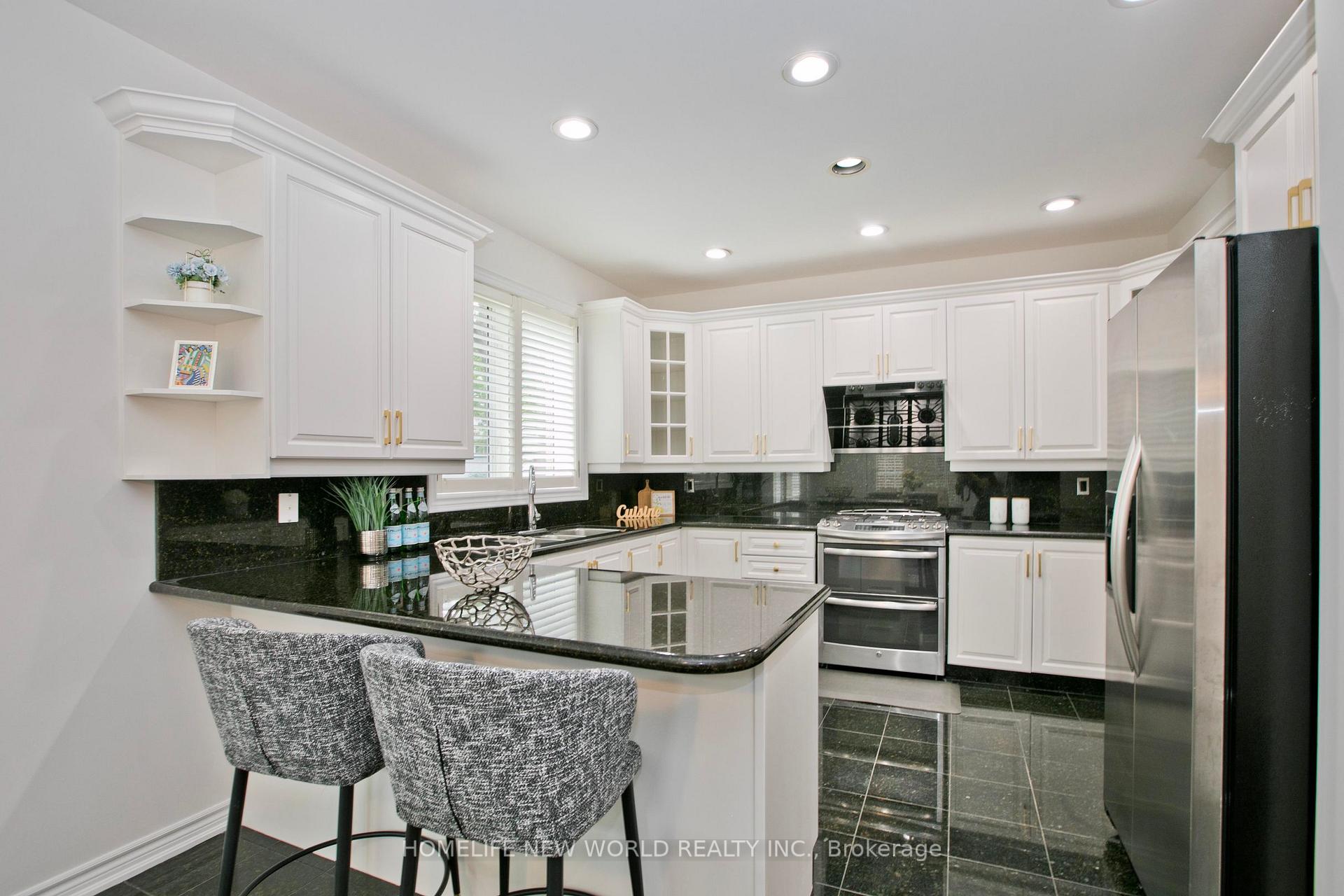 Photo 8 of 39 Green Meadows Circle, North York, Don Valley Village — HOMEH