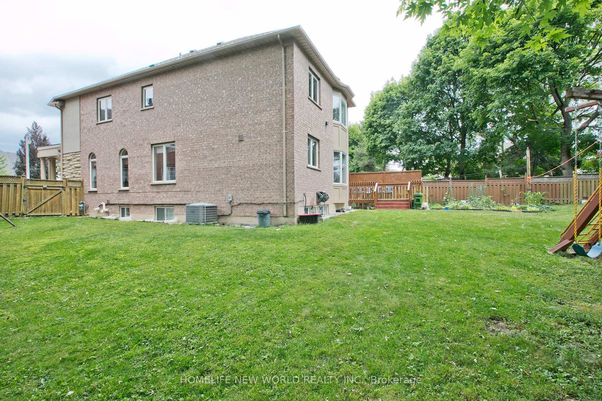 Photo 25 of 39 Green Meadows Circle, North York, Don Valley Village — HOMEH