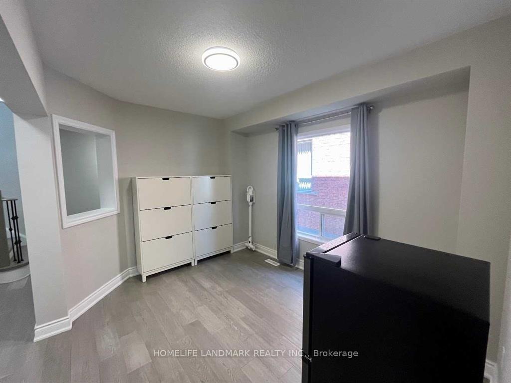 Photo 8 of Unit Upper, 545 Menczel Crescent, Newmarket, Summerhill Estates — HOMEH