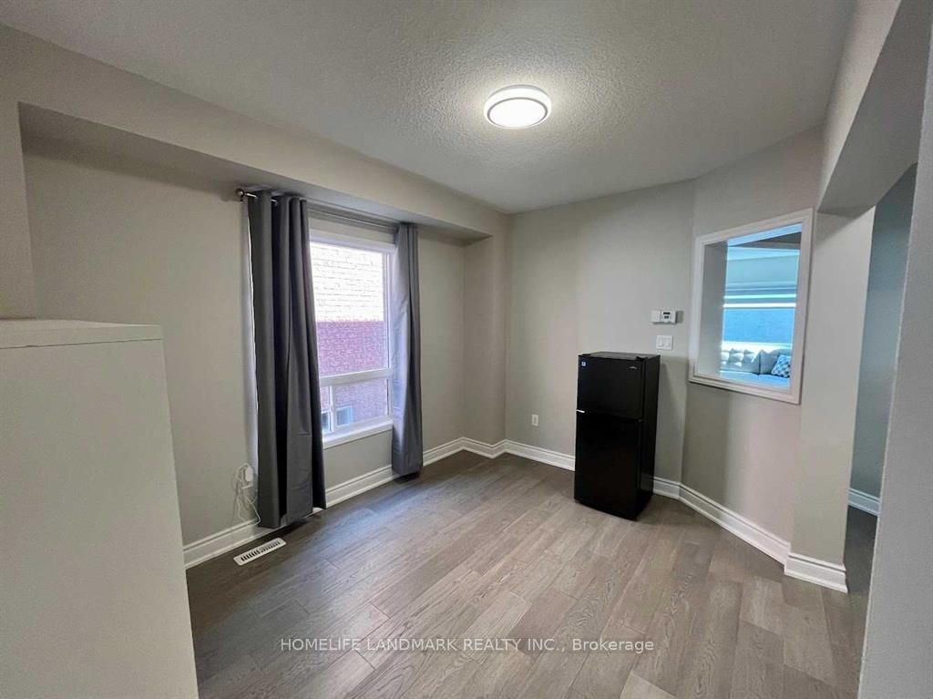 Photo 9 of Unit Upper, 545 Menczel Crescent, Newmarket, Summerhill Estates — HOMEH