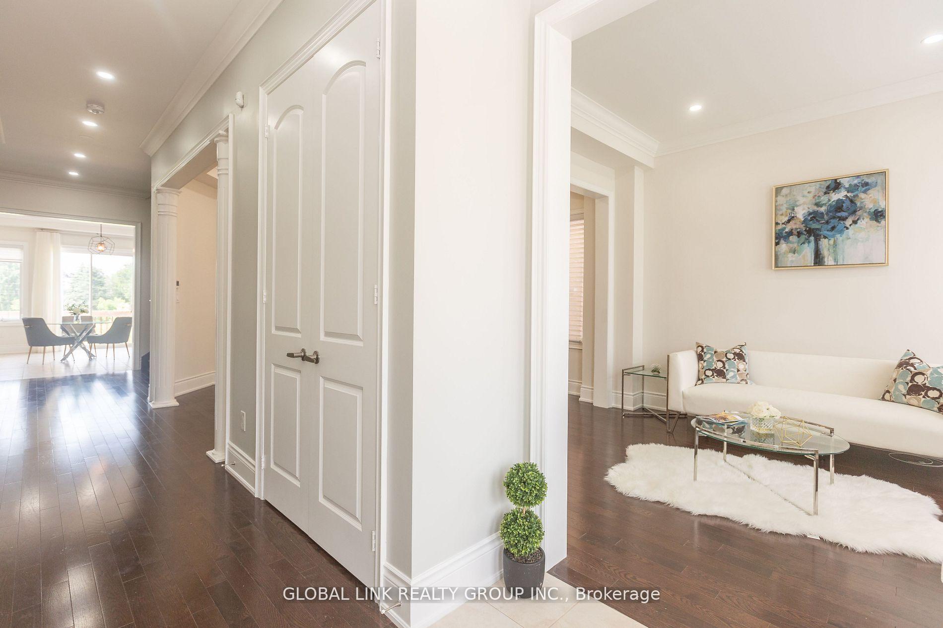 Photo 2 of 44 Golden Hawk Drive, Hamilton, Waterdown — HOMEH