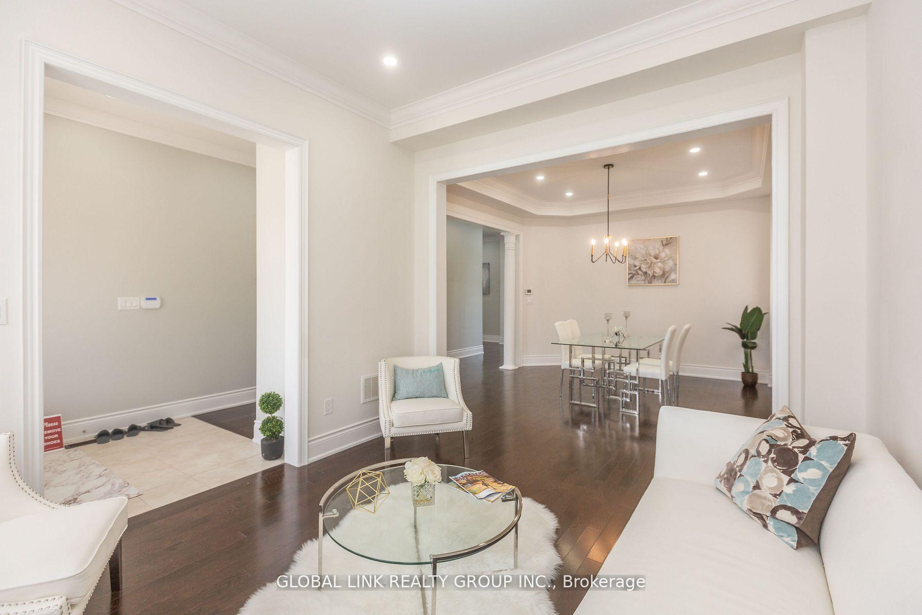 Photo 4 of 44 Golden Hawk Drive, Hamilton, Waterdown — HOMEH