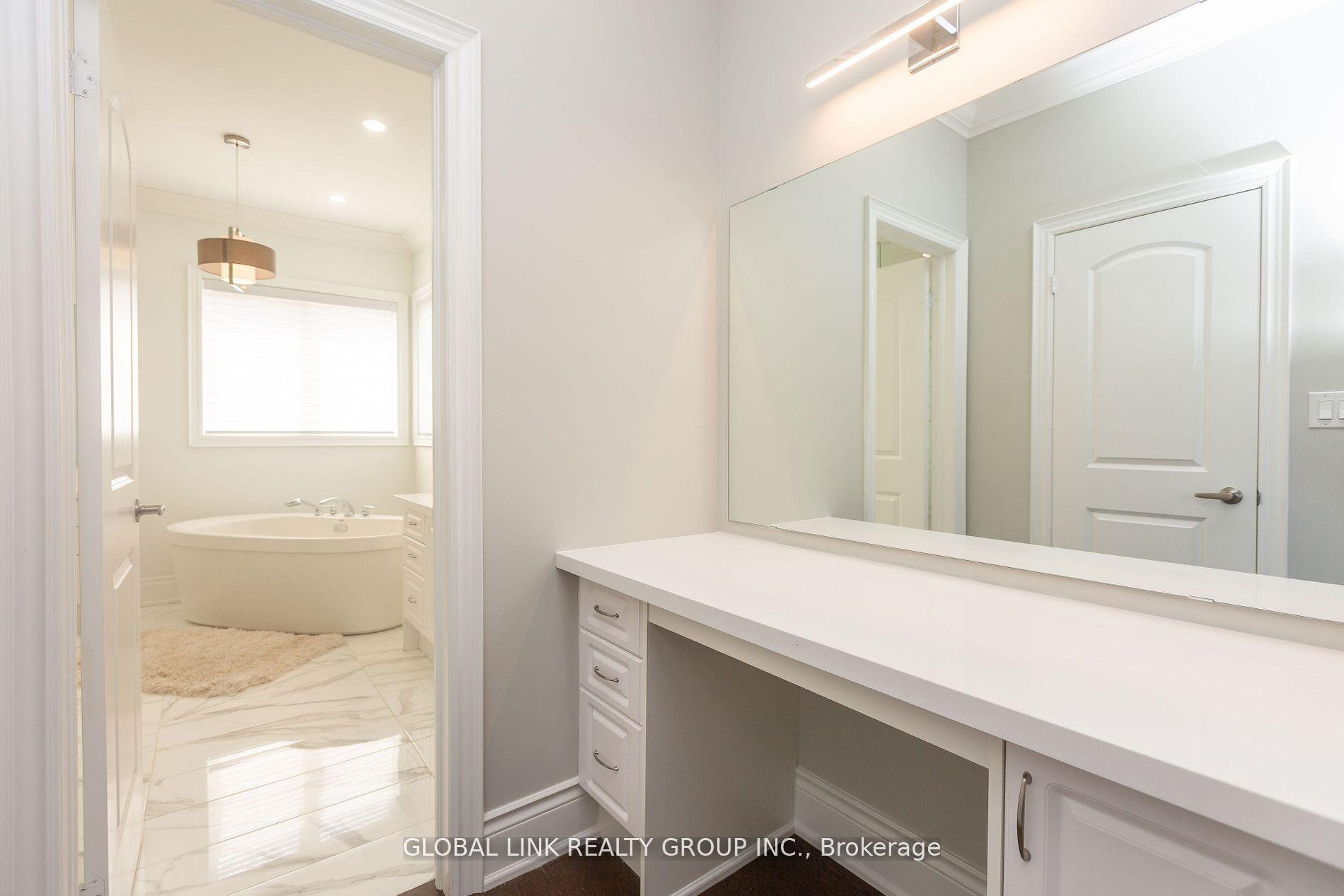 Photo 21 of 44 Golden Hawk Drive, Hamilton, Waterdown — HOMEH