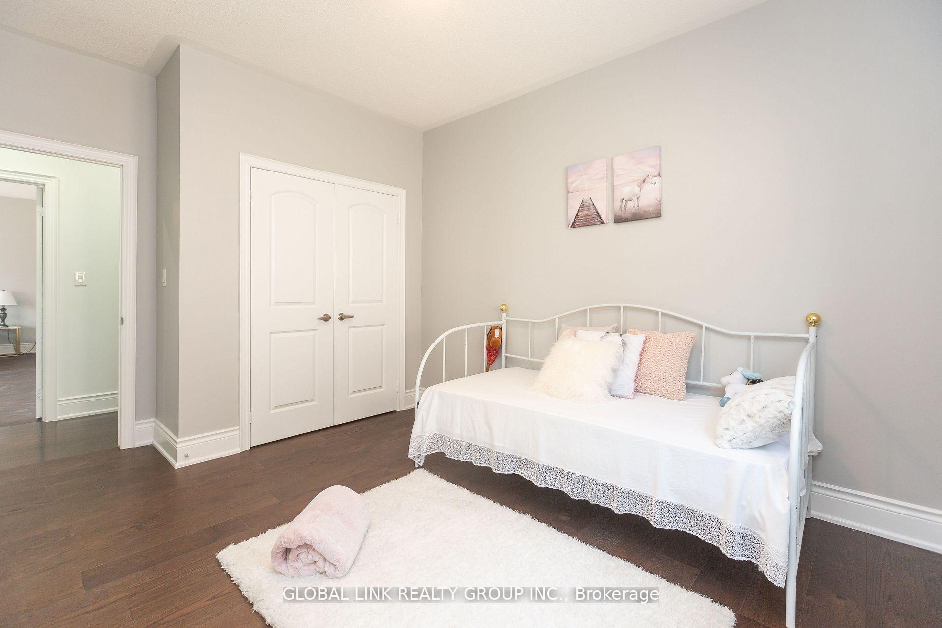 Photo 25 of 44 Golden Hawk Drive, Hamilton, Waterdown — HOMEH