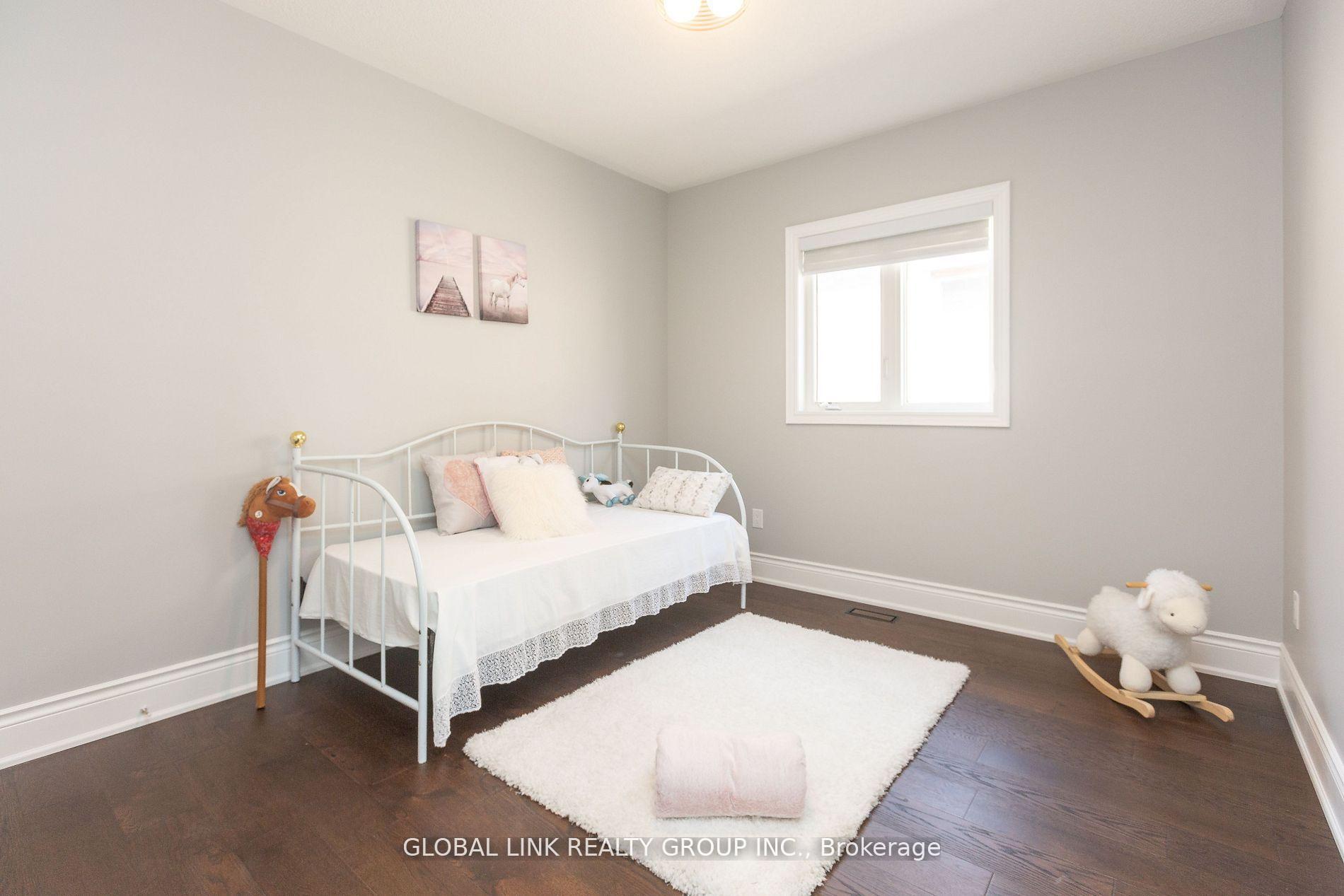 Photo 28 of 44 Golden Hawk Drive, Hamilton, Waterdown — HOMEH