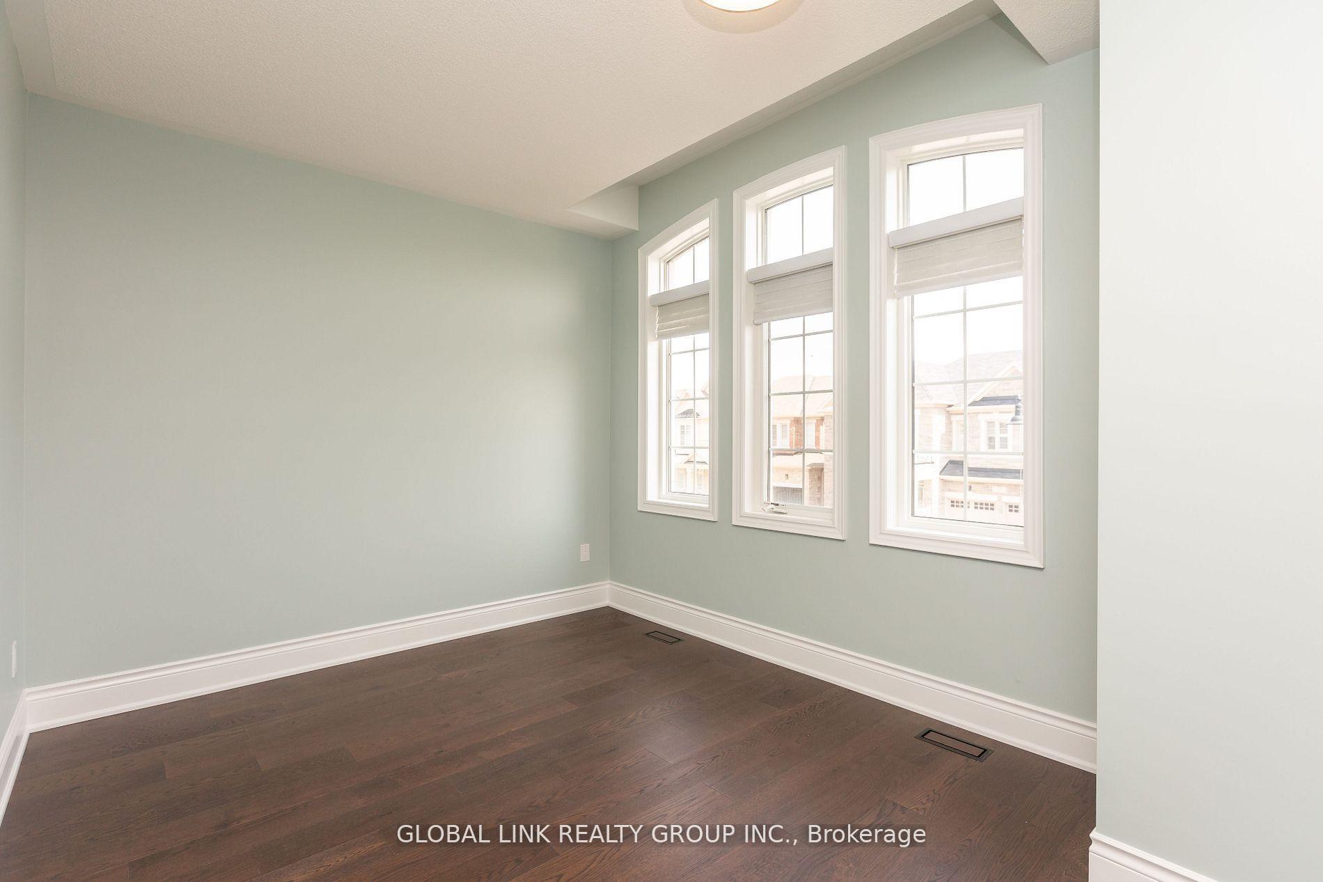 Photo 30 of 44 Golden Hawk Drive, Hamilton, Waterdown — HOMEH